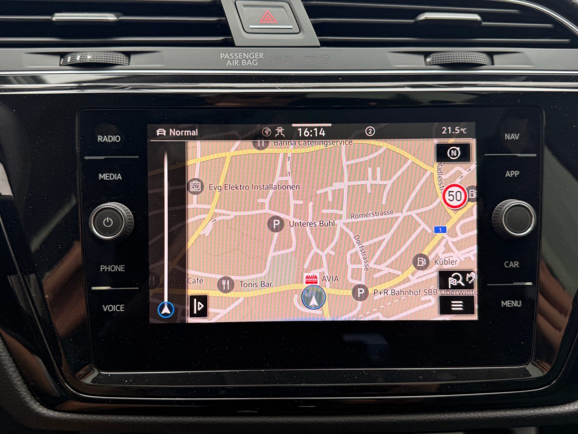 VW Touran 1.5 TSI Highline R-LINE *** TOPAUSGESTATTETER FAMILIENWAGEN ***-image-12