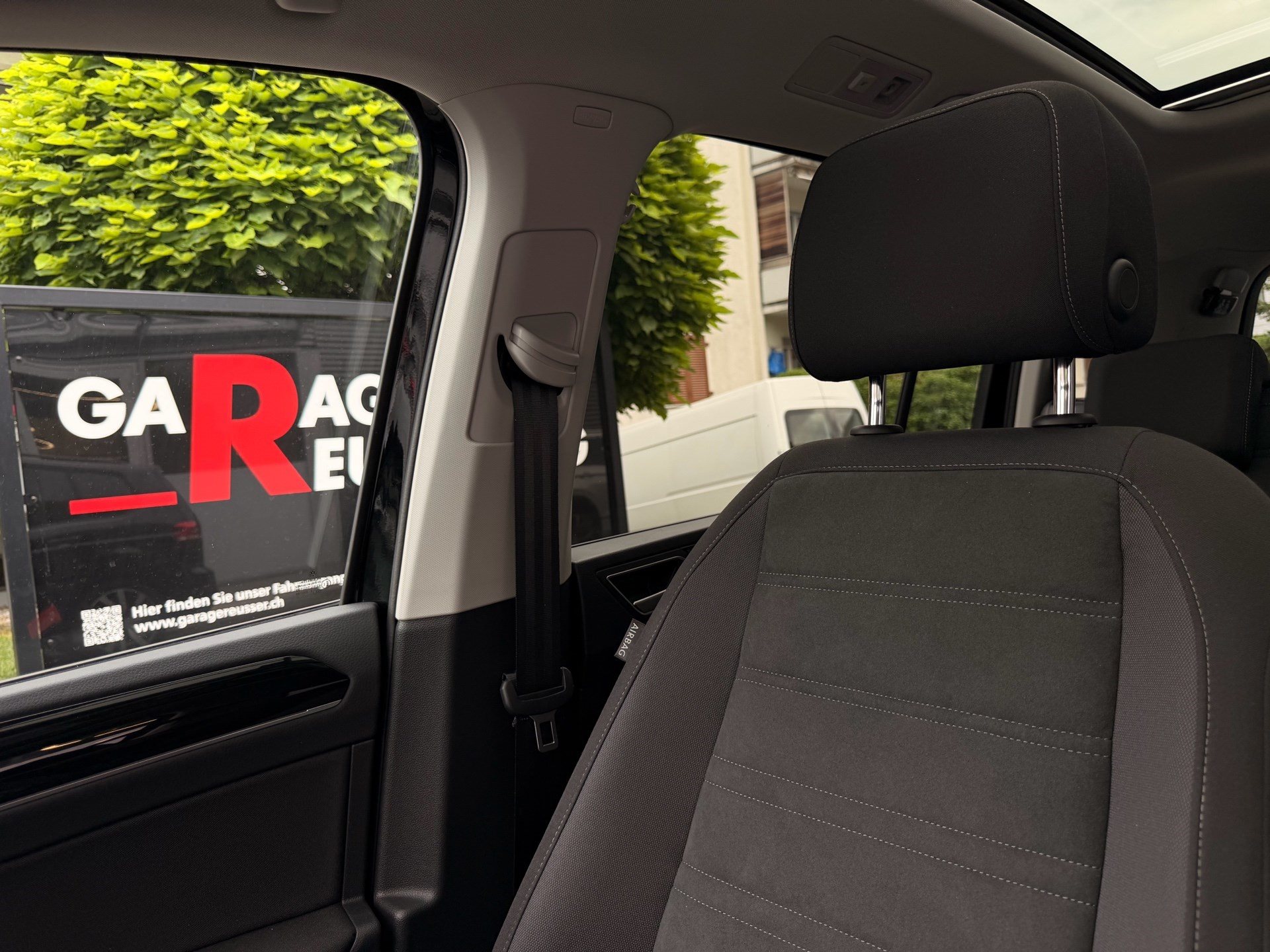 VW Touran 1.5 TSI Highline R-LINE *** TOPAUSGESTATTETER FAMILIENWAGEN ***-image-25