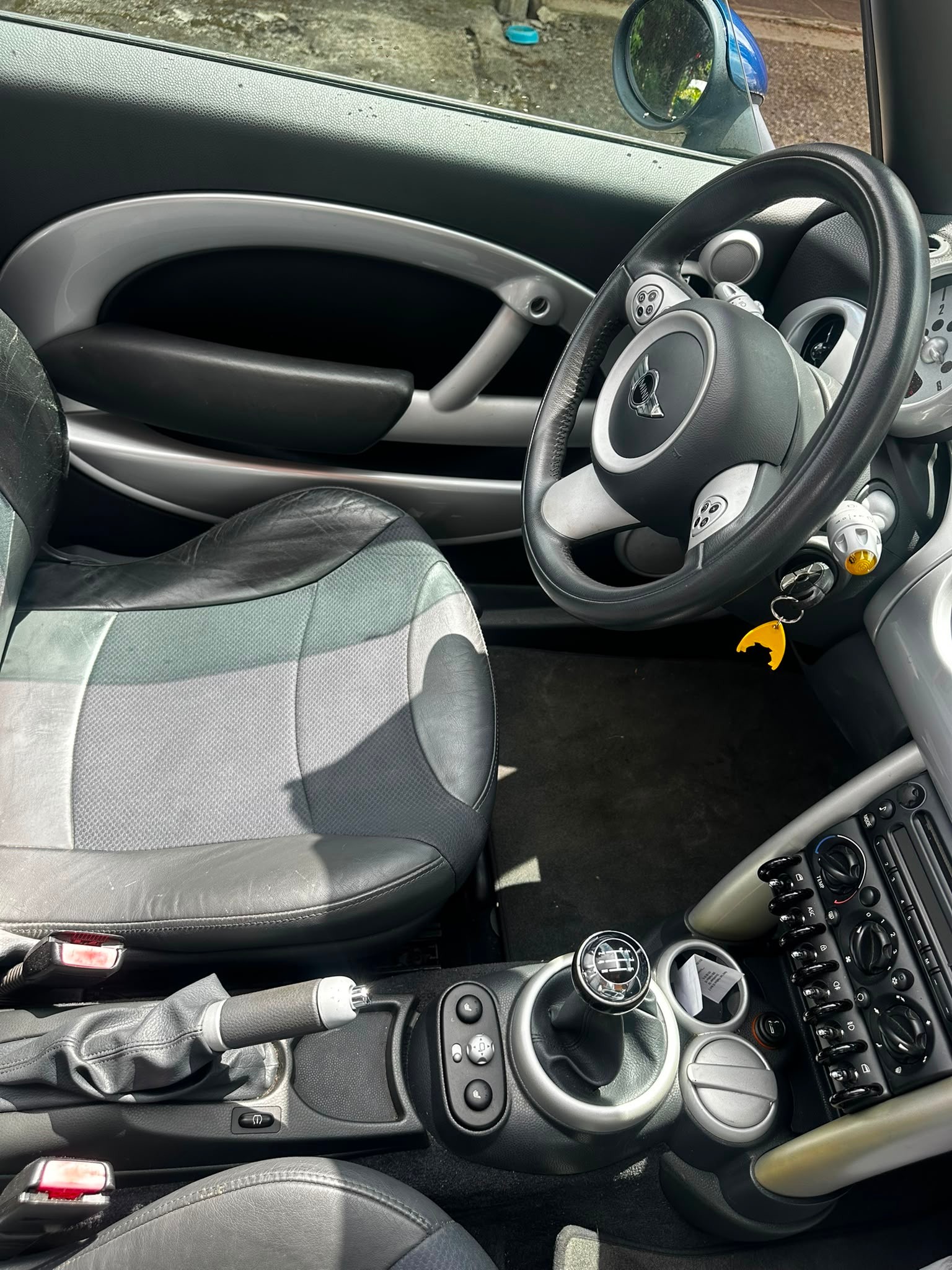 MINI Cooper Cabriolet-image-7
