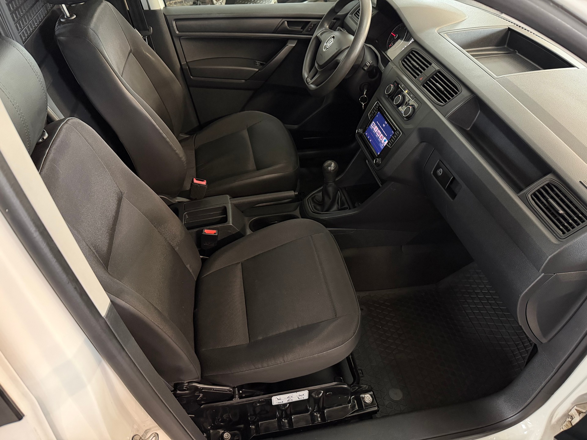 VW Caddy 2.0TDI BlueMotion Technology-image-12