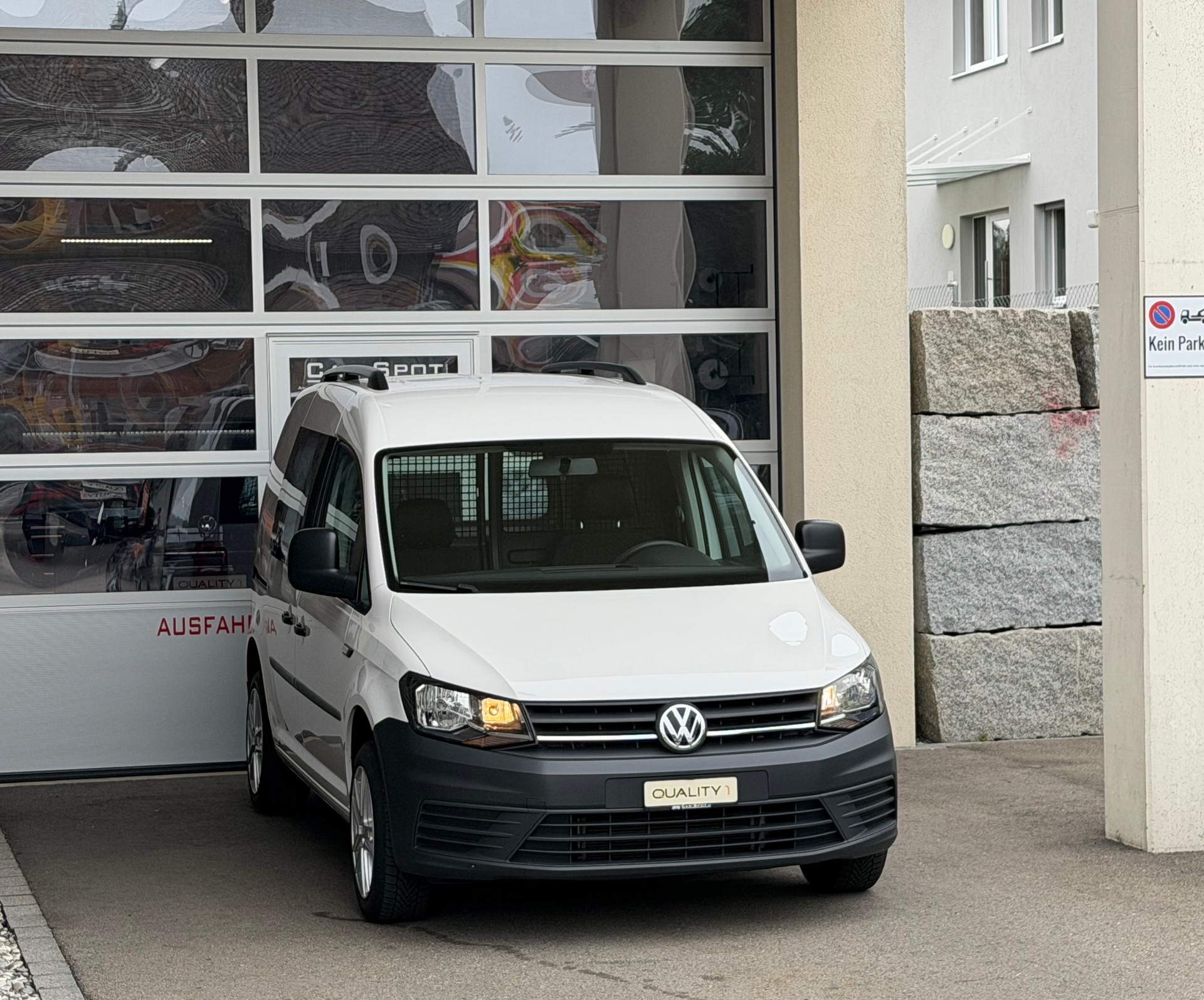 VW Caddy 2.0TDI BlueMotion Technology-image-2
