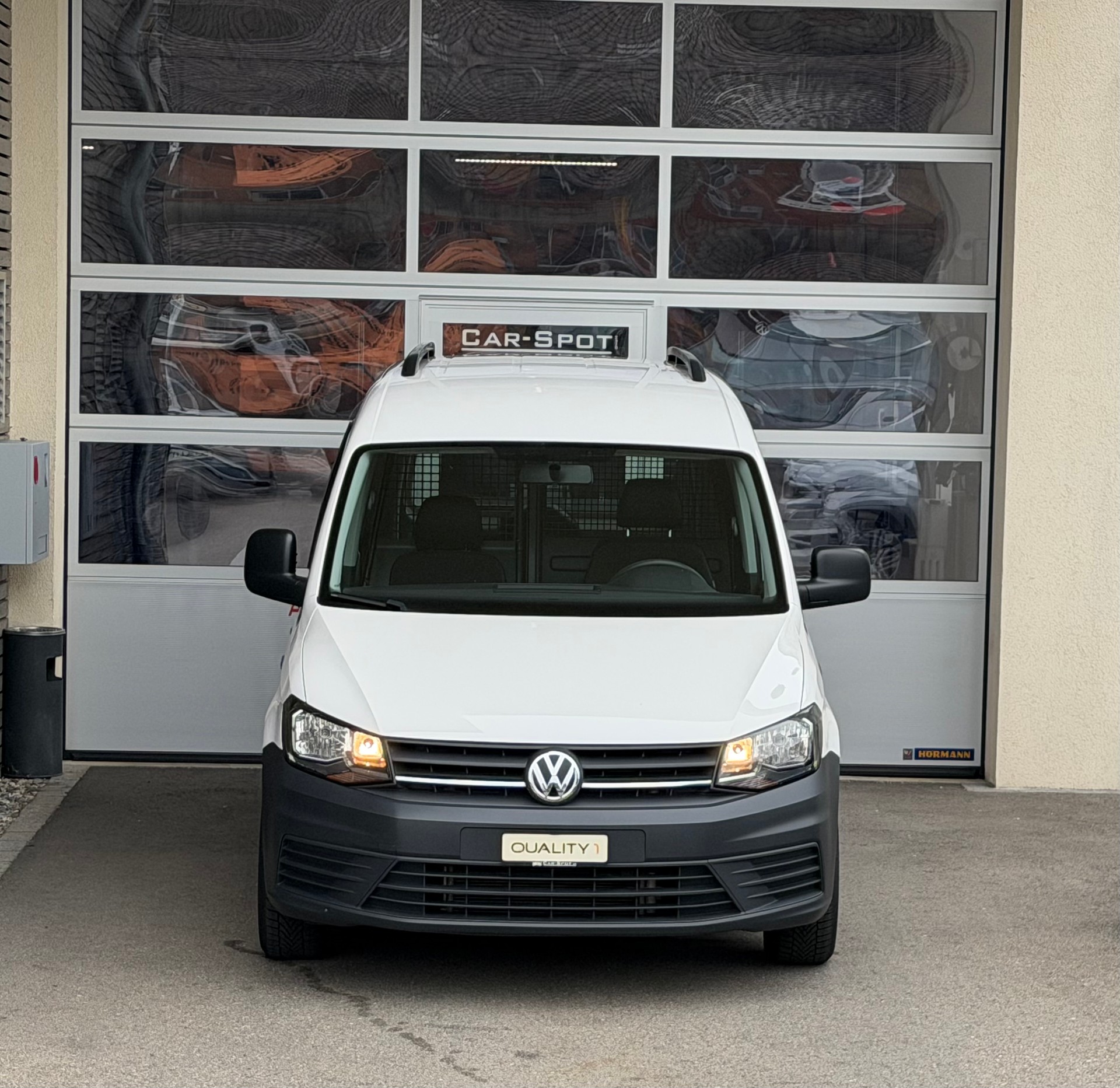 VW Caddy 2.0TDI BlueMotion Technology-image-1
