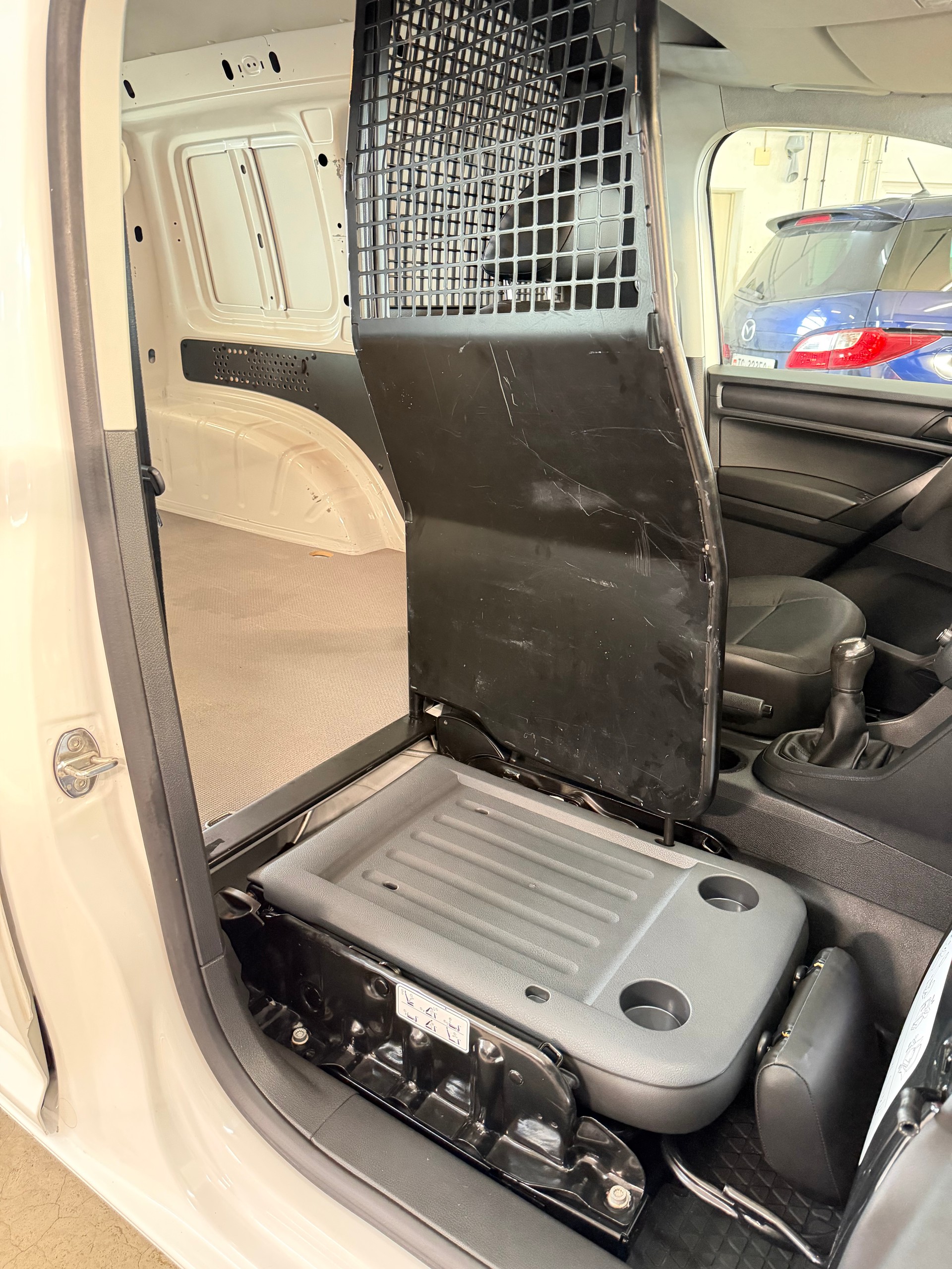 VW Caddy 2.0TDI BlueMotion Technology-image-17