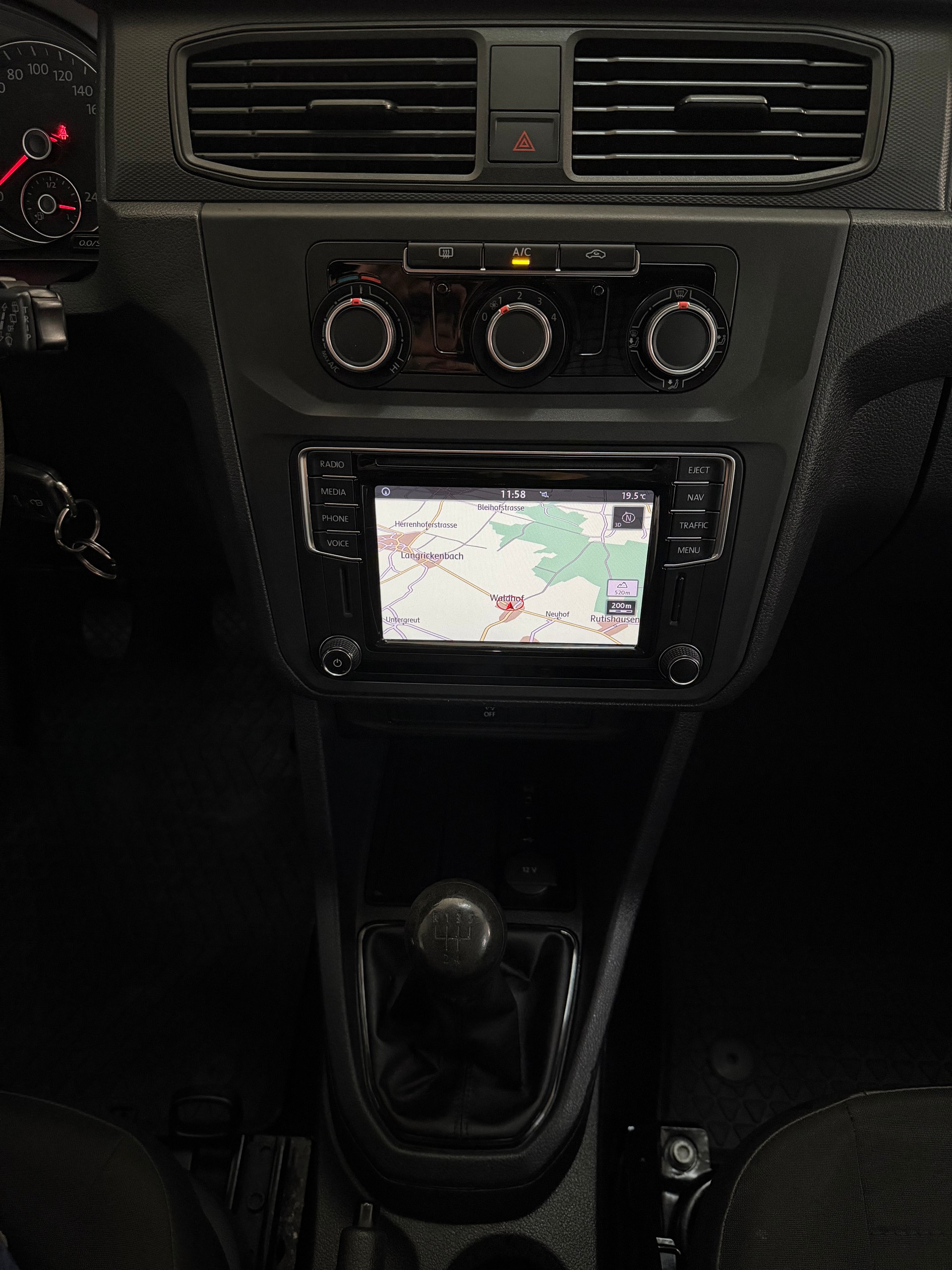 VW Caddy 2.0TDI BlueMotion Technology-image-10