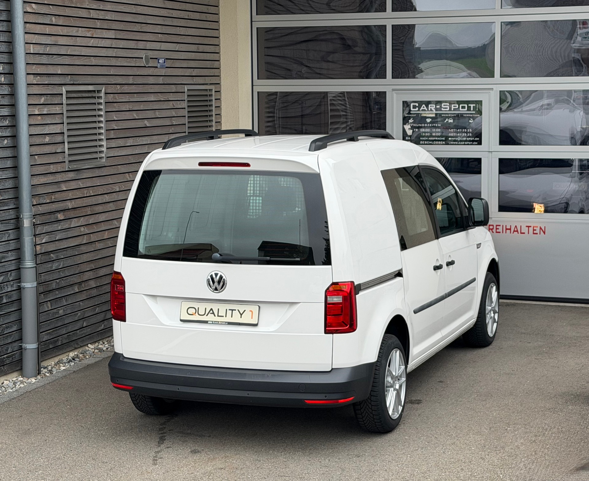 VW Caddy 2.0TDI BlueMotion Technology-image-3