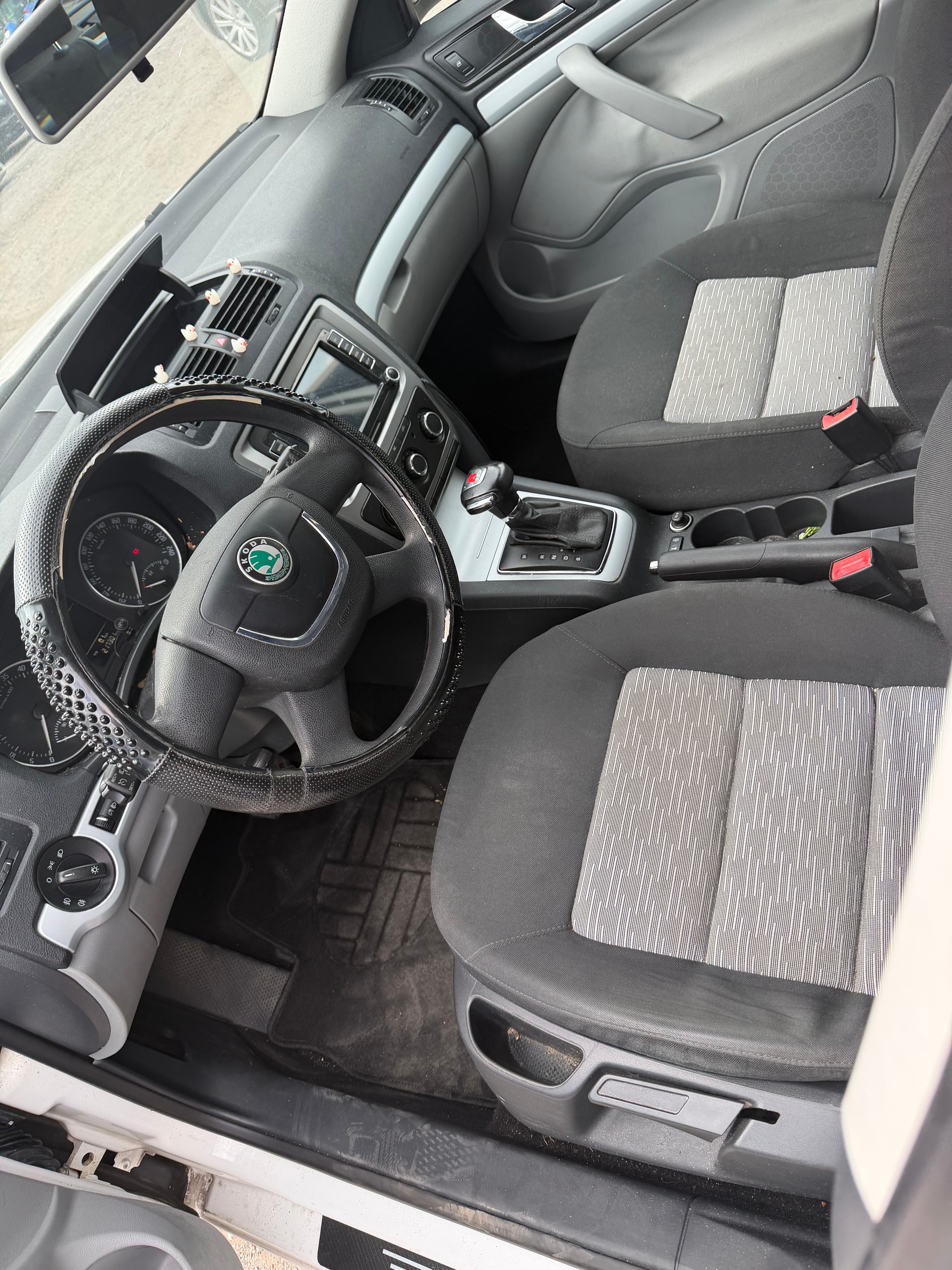 SKODA Octavia Combi 1.6 TDI Elegance DSG-image-4