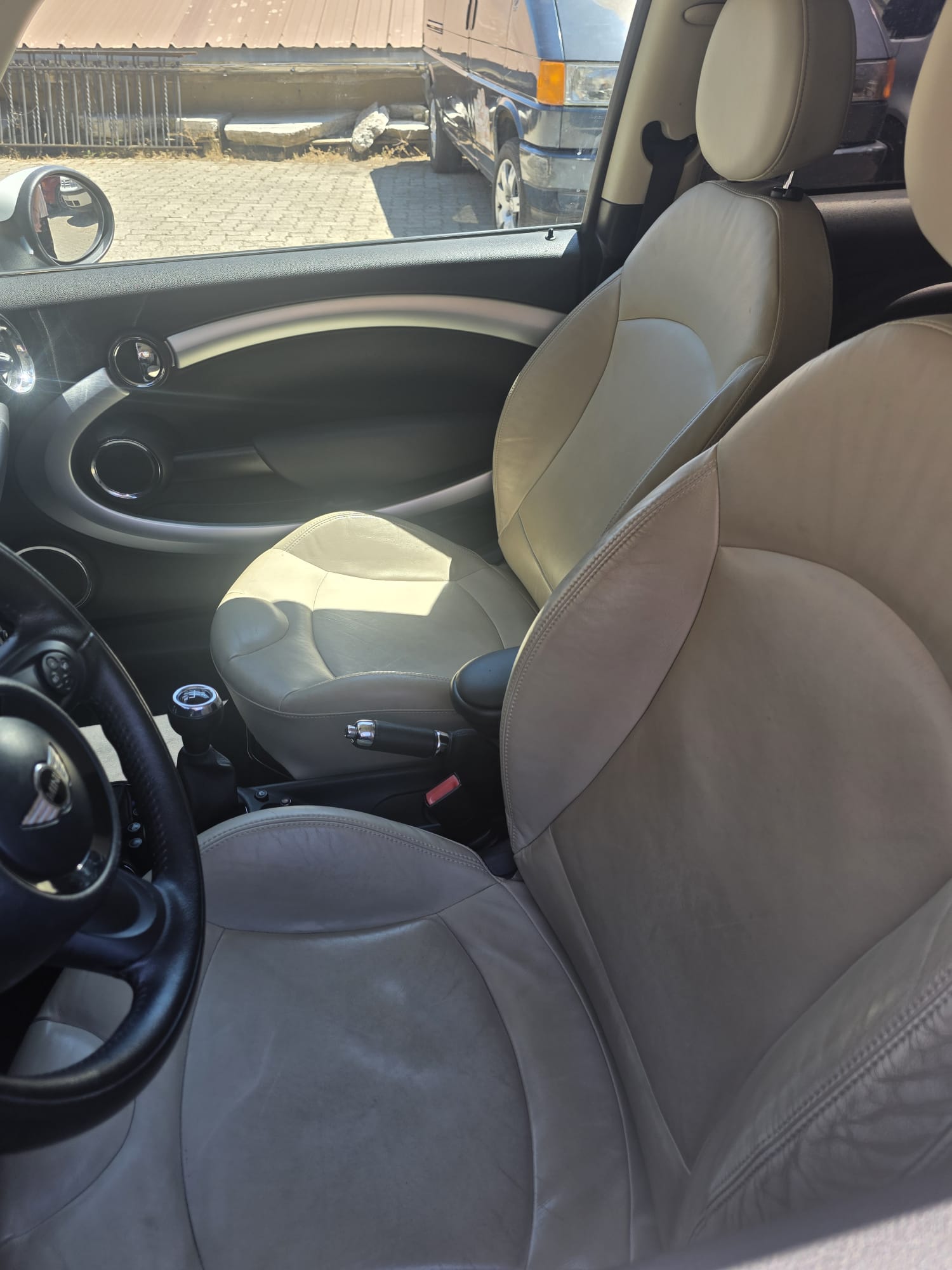 MINI 1.6i Cooper S-image-3
