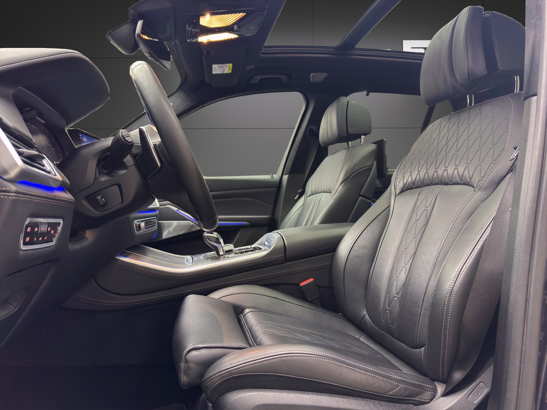 BMW X5 xDrive M50i Steptronic-image-8