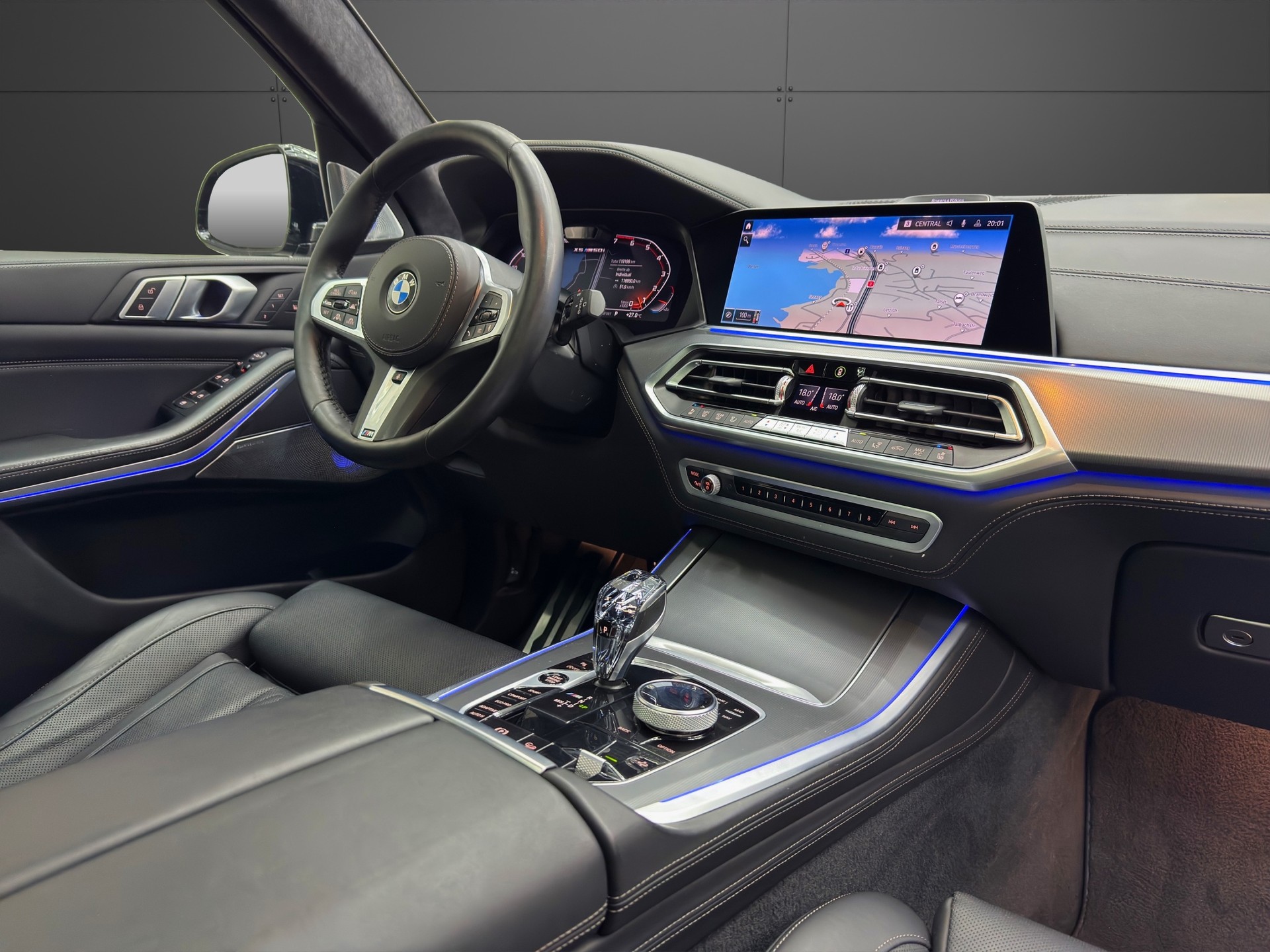 BMW X5 xDrive M50i Steptronic-image-12