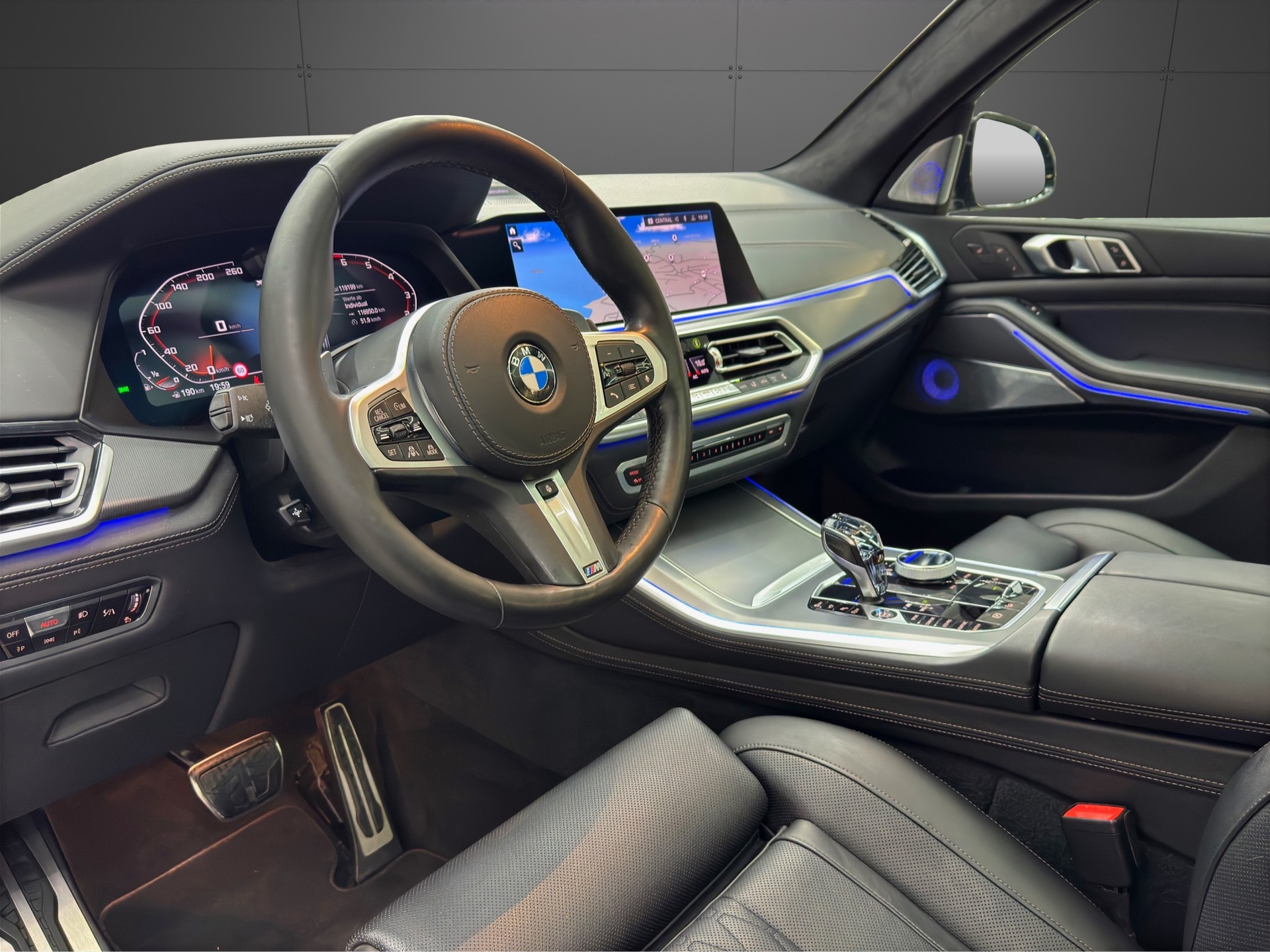 BMW X5 xDrive M50i Steptronic-image-9