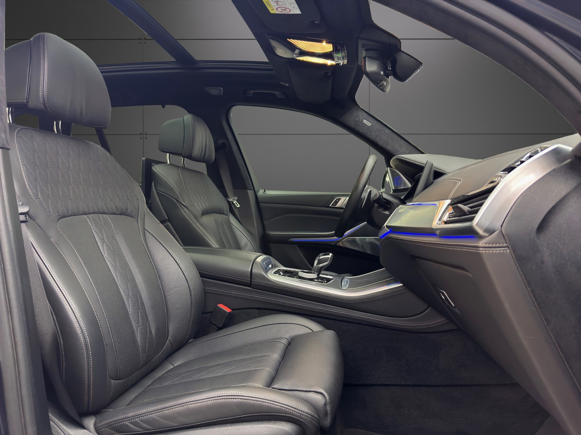 BMW X5 xDrive M50i Steptronic-image-13