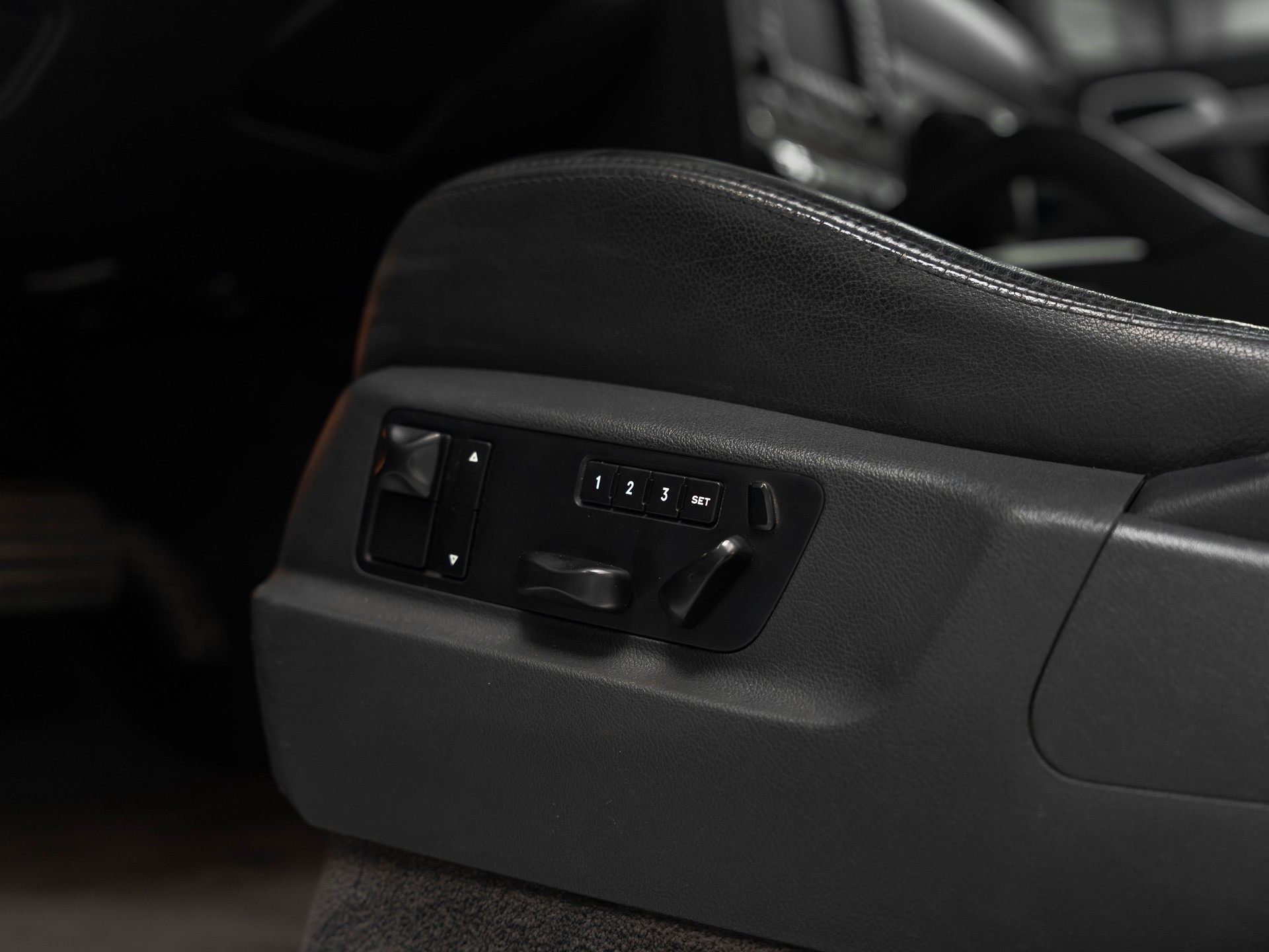 PORSCHE Cayenne S-image-18