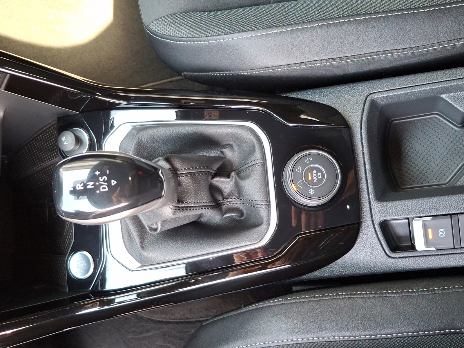 VW T-Roc 2.0 TSI Style DSG 4Motion-image-15