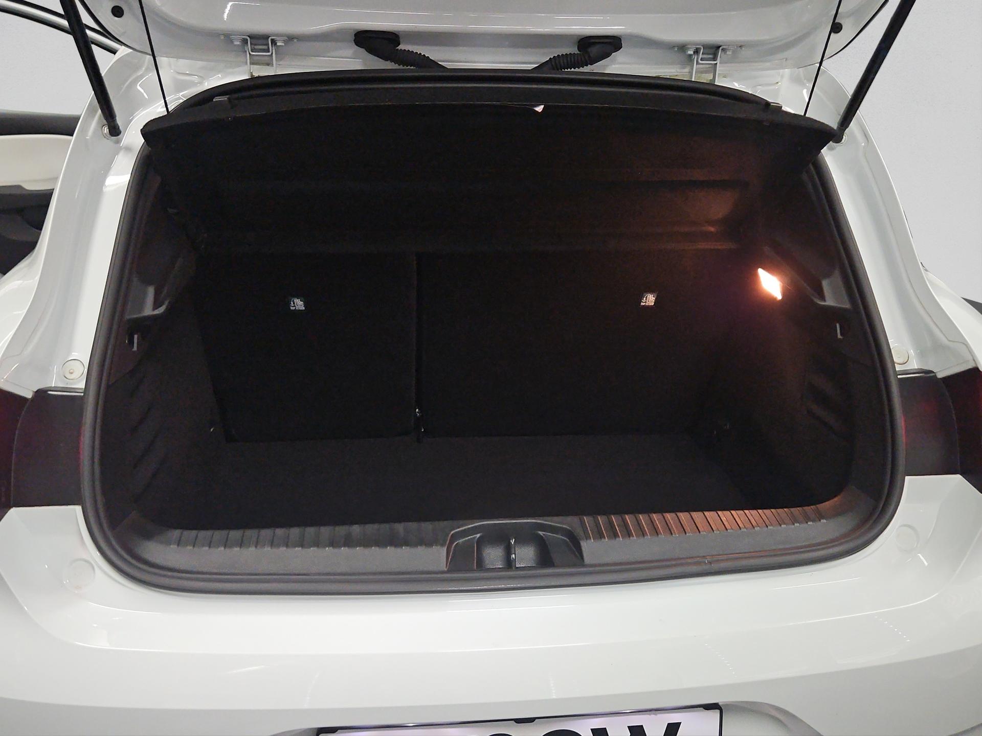 RENAULT Clio 1.6 E-Tech Techno-image-15