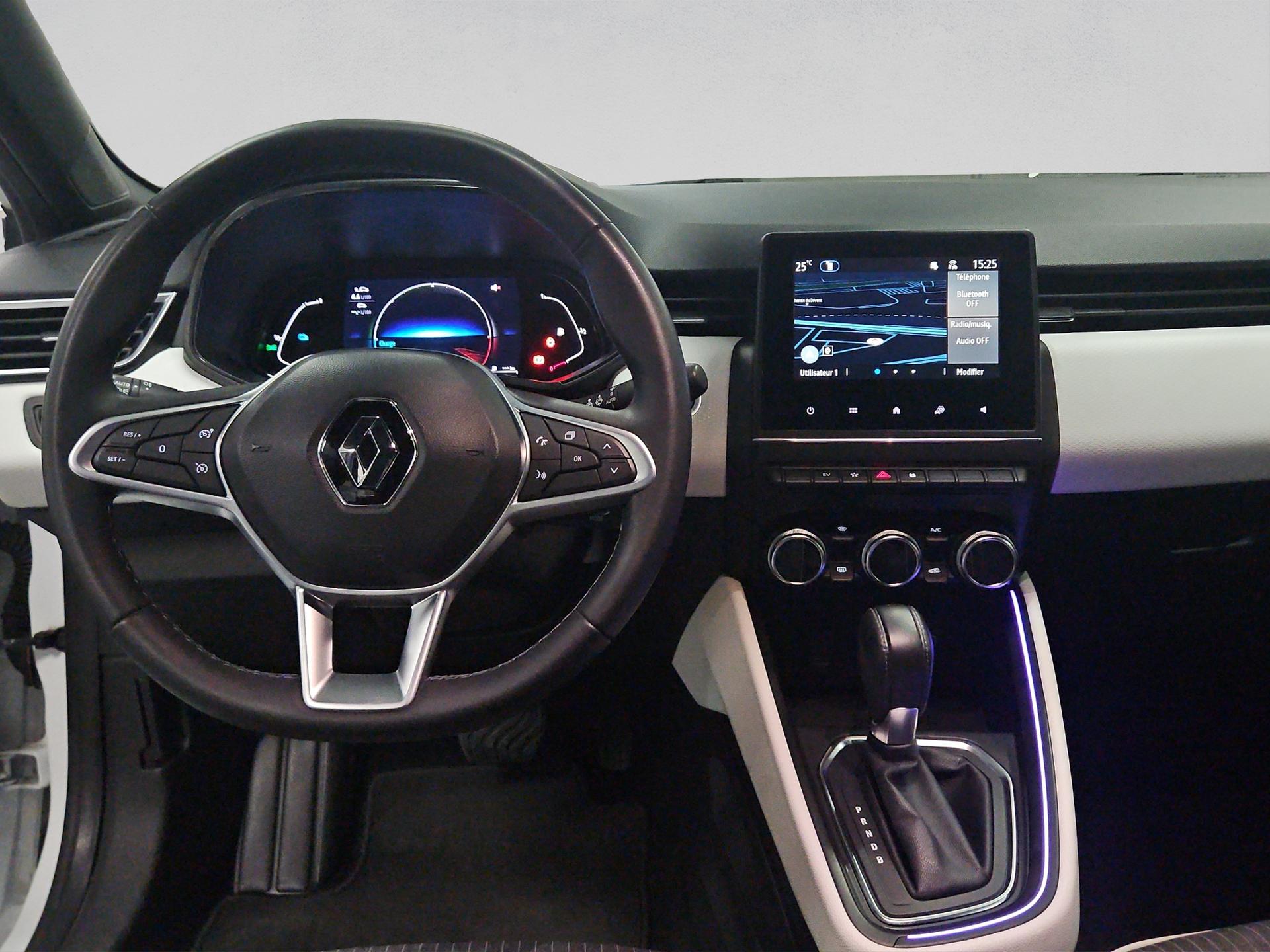 RENAULT Clio 1.6 E-Tech Techno-image-13