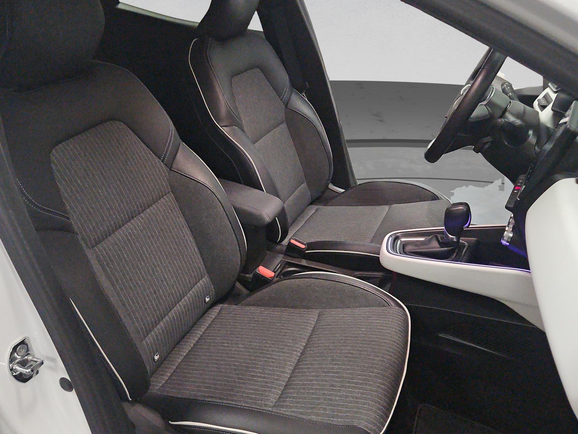 RENAULT Clio 1.6 E-Tech Techno-image-16
