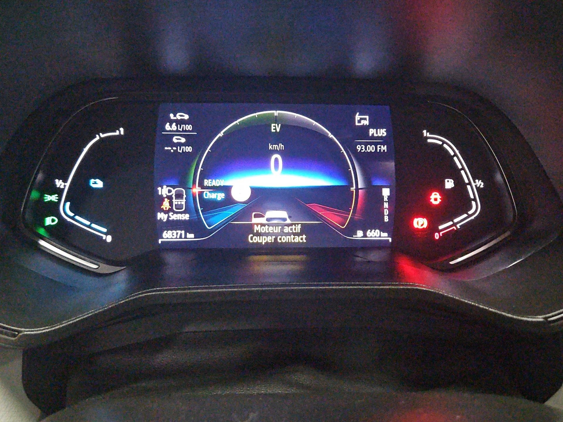 RENAULT Clio 1.6 E-Tech Techno-image-10