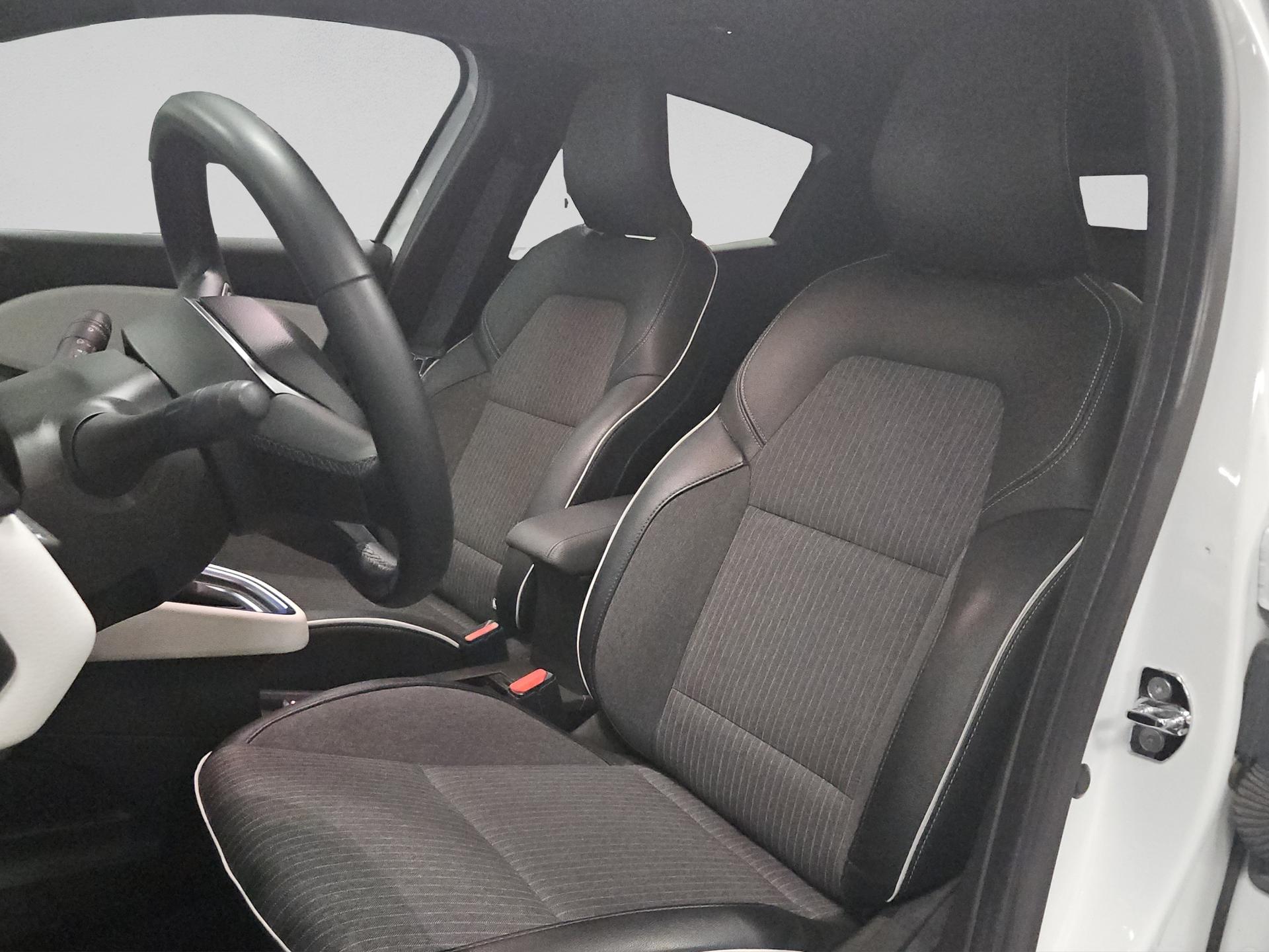 RENAULT Clio 1.6 E-Tech Techno-image-8