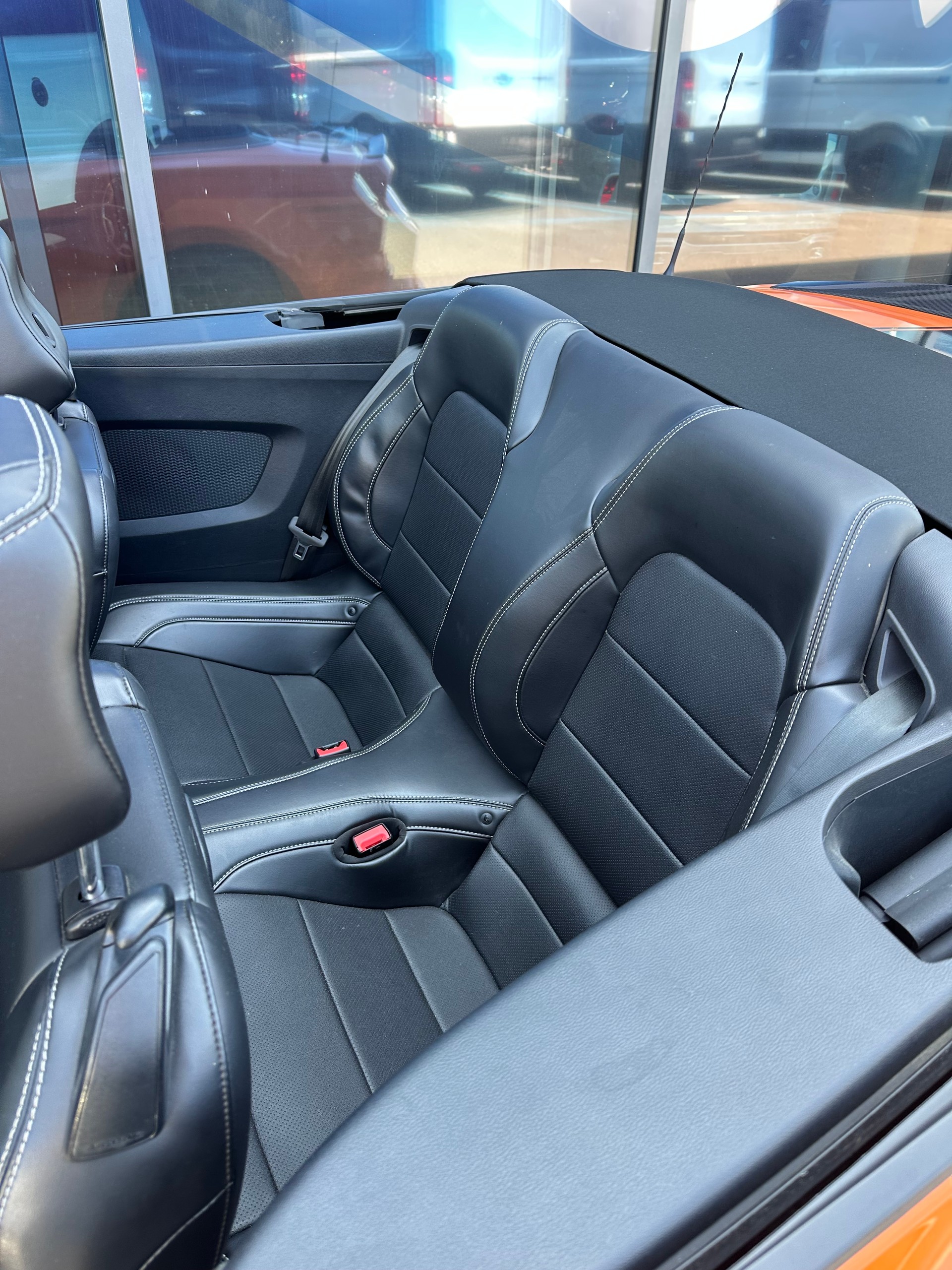 FORD Mustang Convertible 5.0 V8 GT-image-10