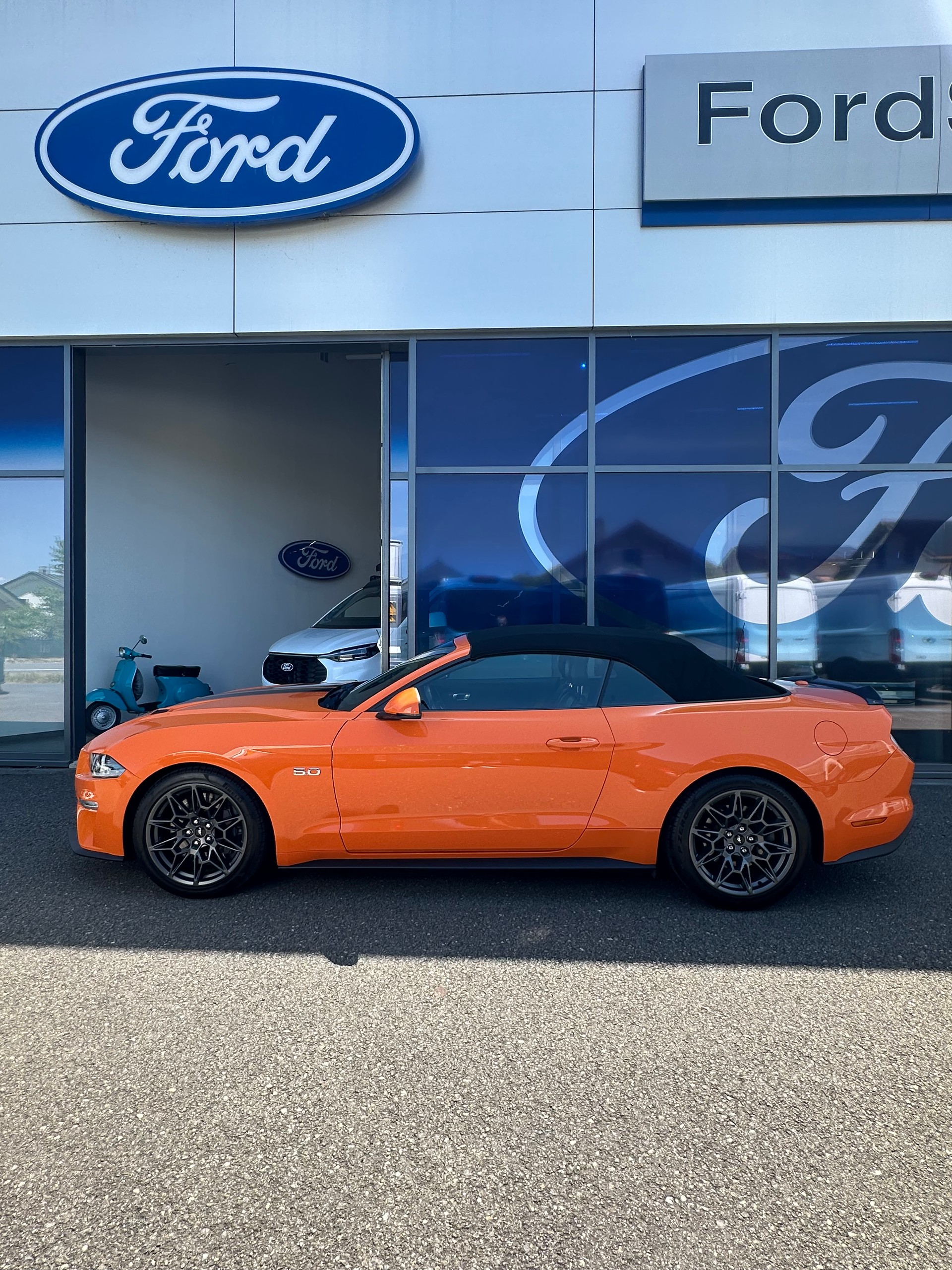 FORD Mustang Convertible 5.0 V8 GT-image-2