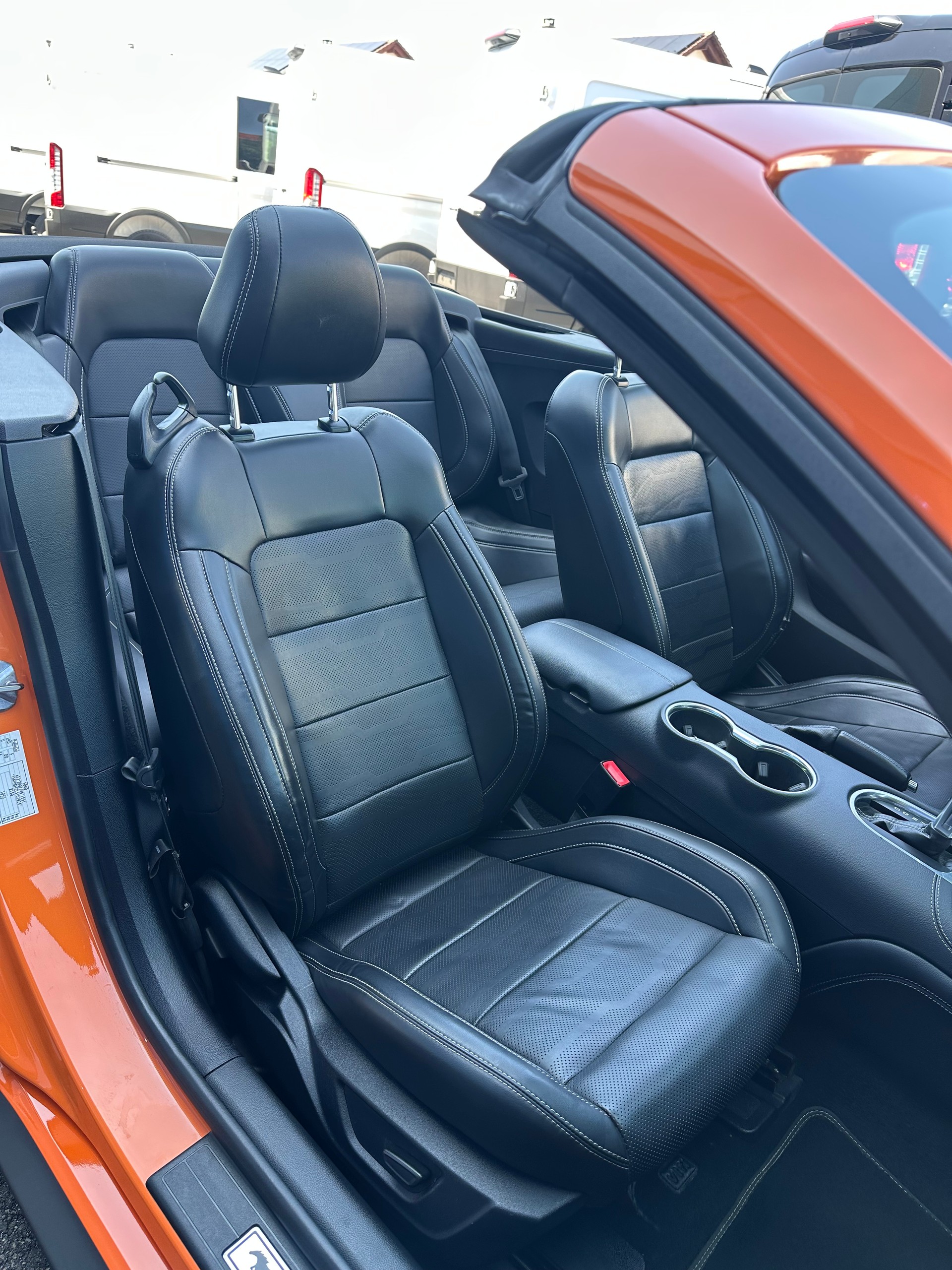 FORD Mustang Convertible 5.0 V8 GT-image-12