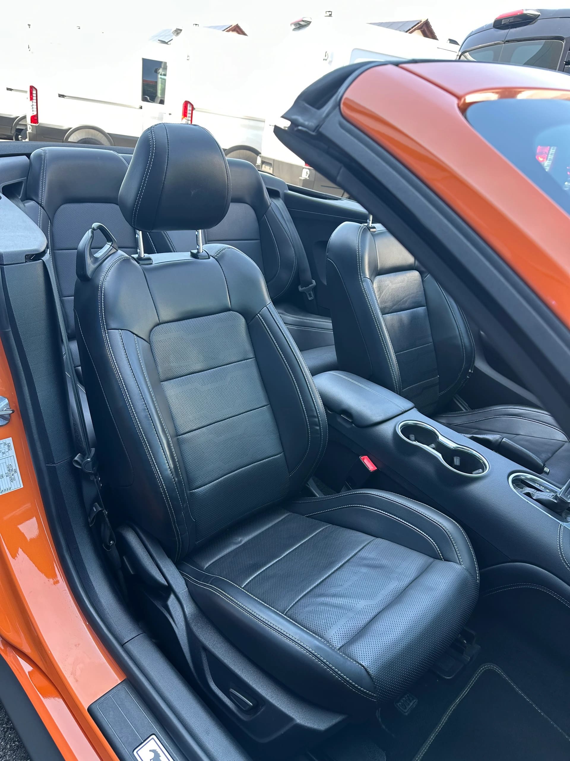 FORD Mustang Convertible 5.0 V8 GT-image-13