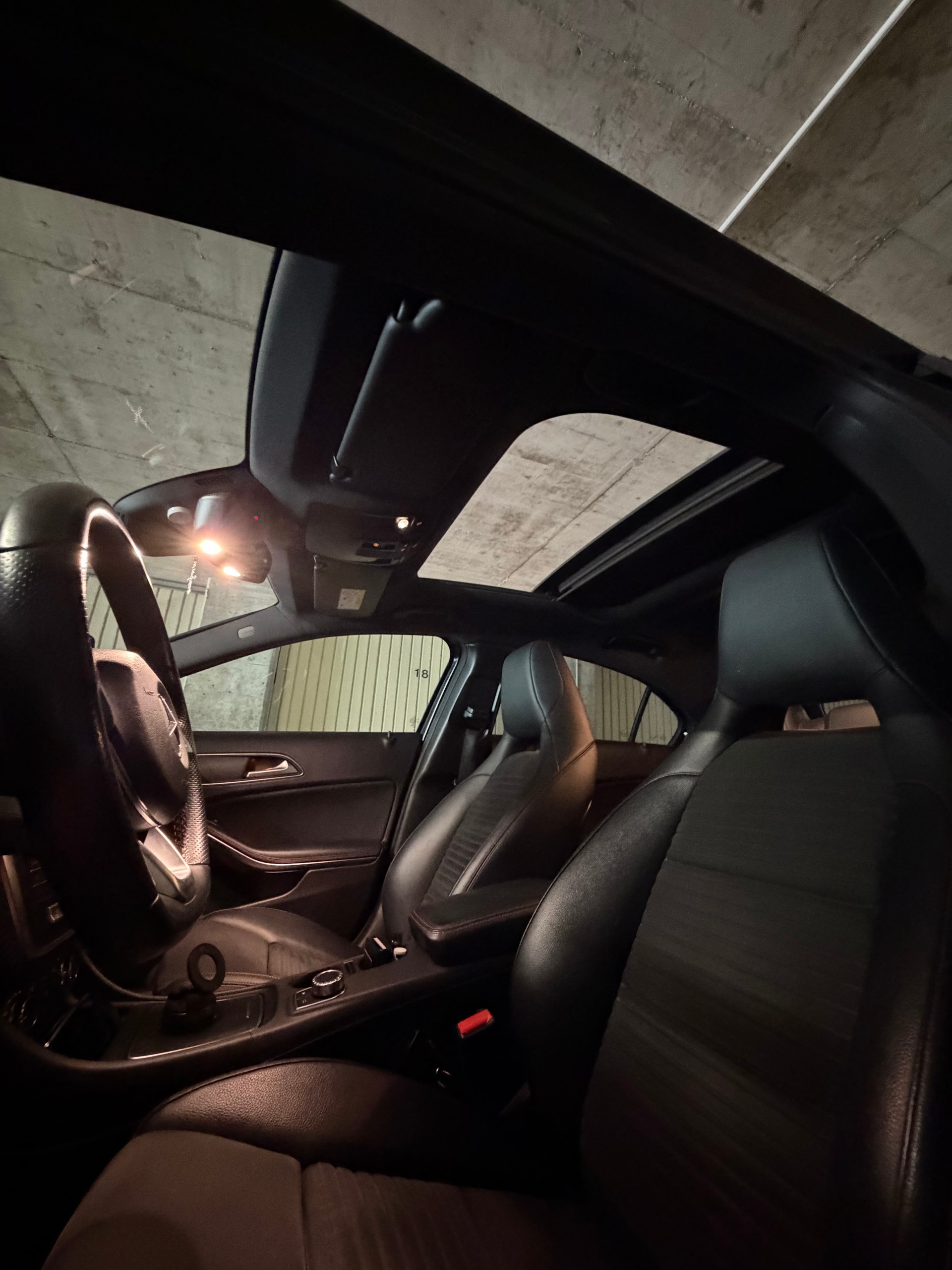 MERCEDES-BENZ A 220 4 Matic AMG Line-image-5