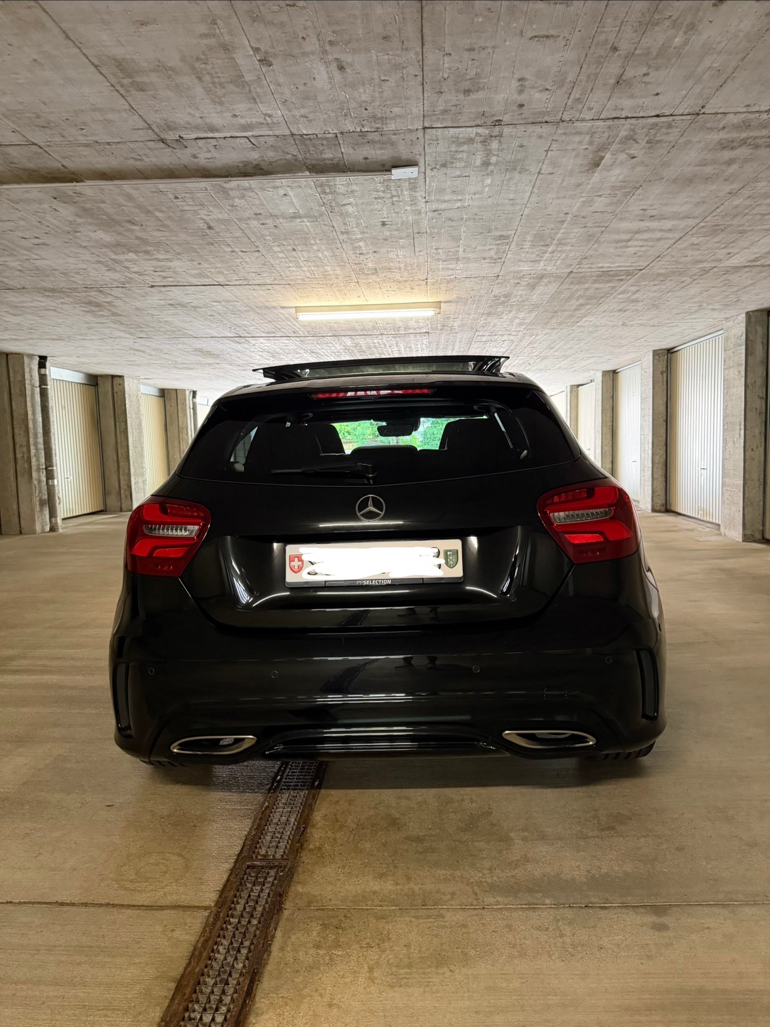 MERCEDES-BENZ A 220 4 Matic AMG Line-image-1
