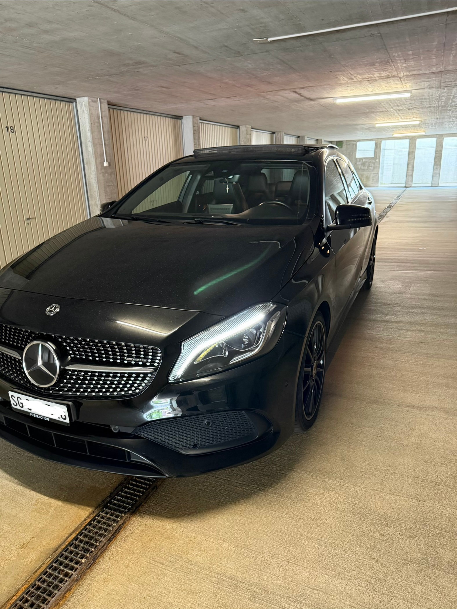 MERCEDES-BENZ A 220 4 Matic AMG Line-image-2