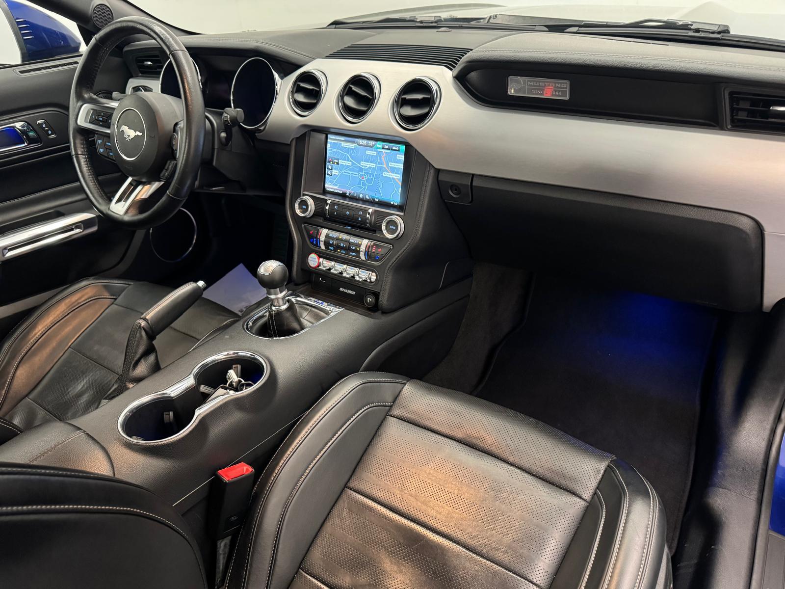 FORD Mustang Coupé 2.3 EcoBoost-image-10