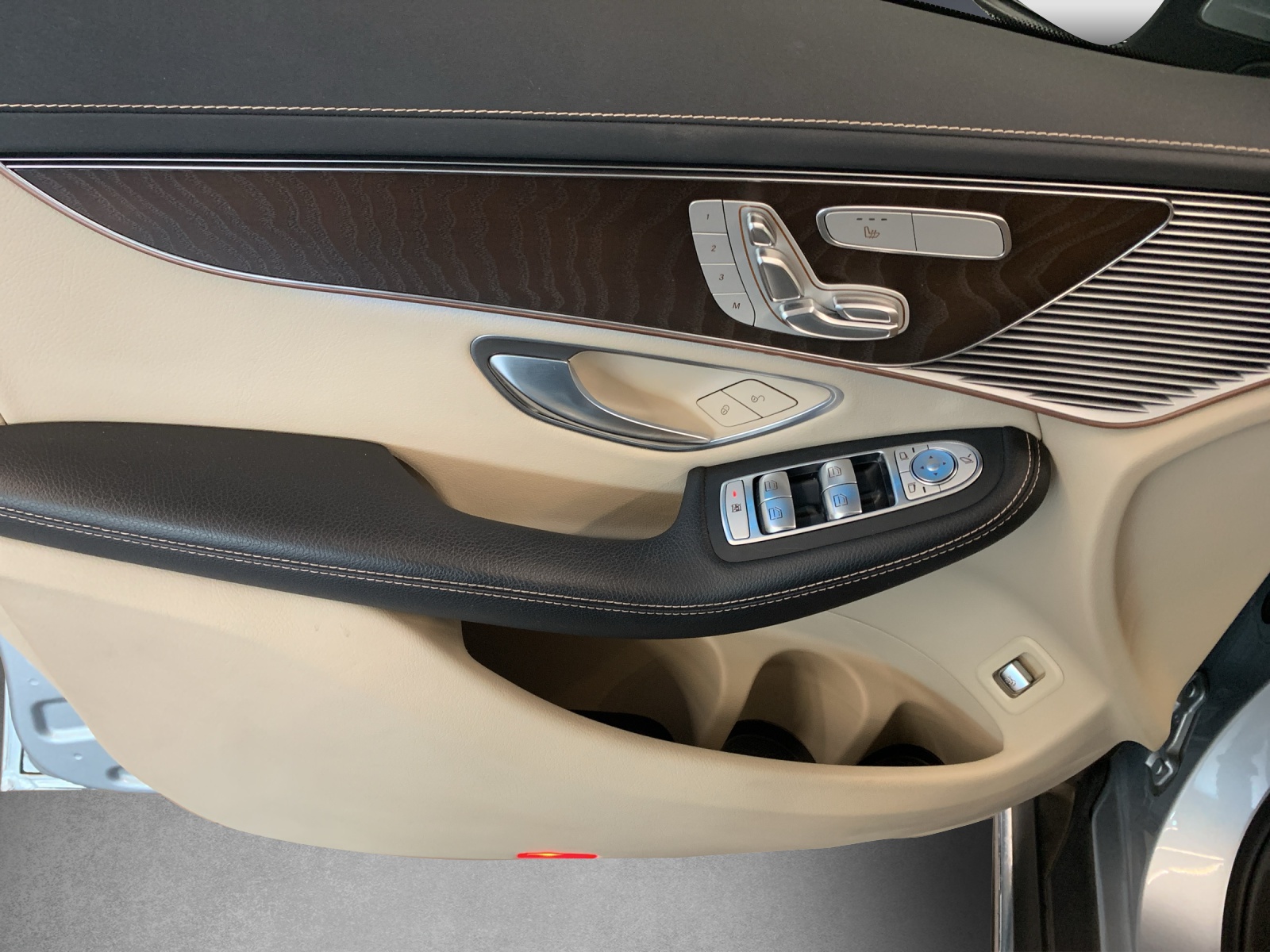 MERCEDES-BENZ EQC 400 AMG Line 4Matic-image-9