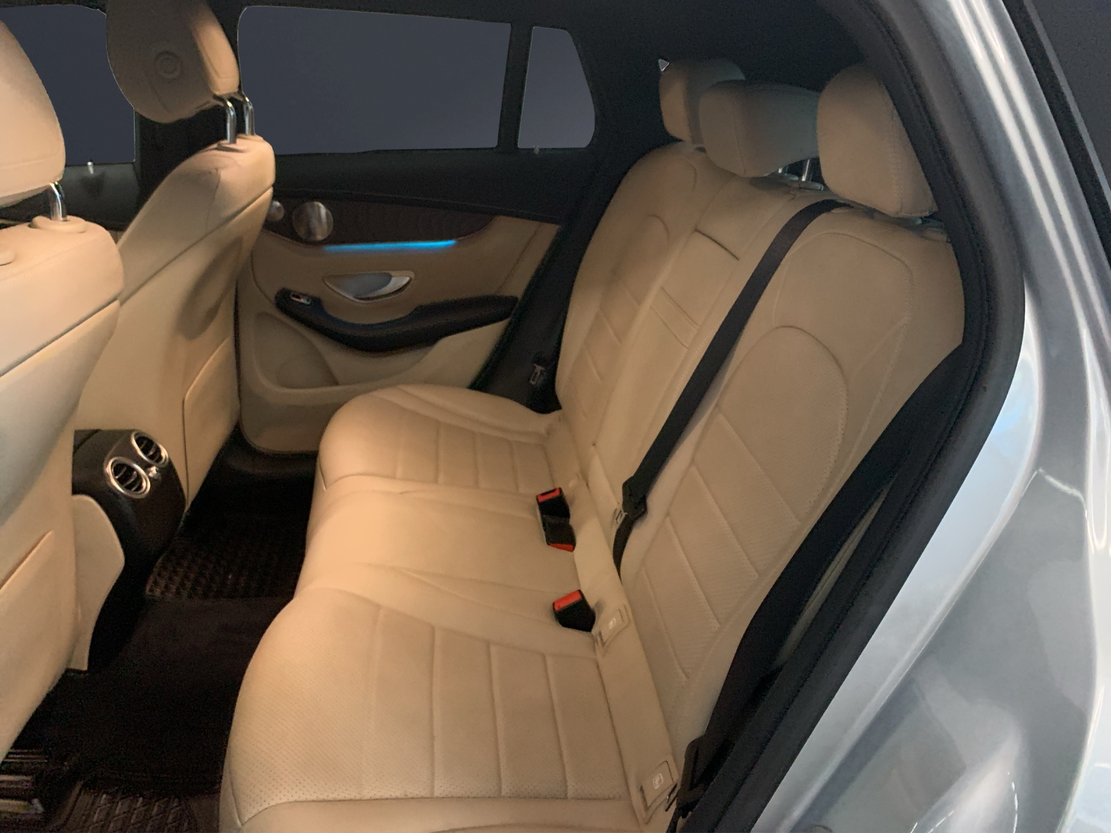 MERCEDES-BENZ EQC 400 AMG Line 4Matic-image-10