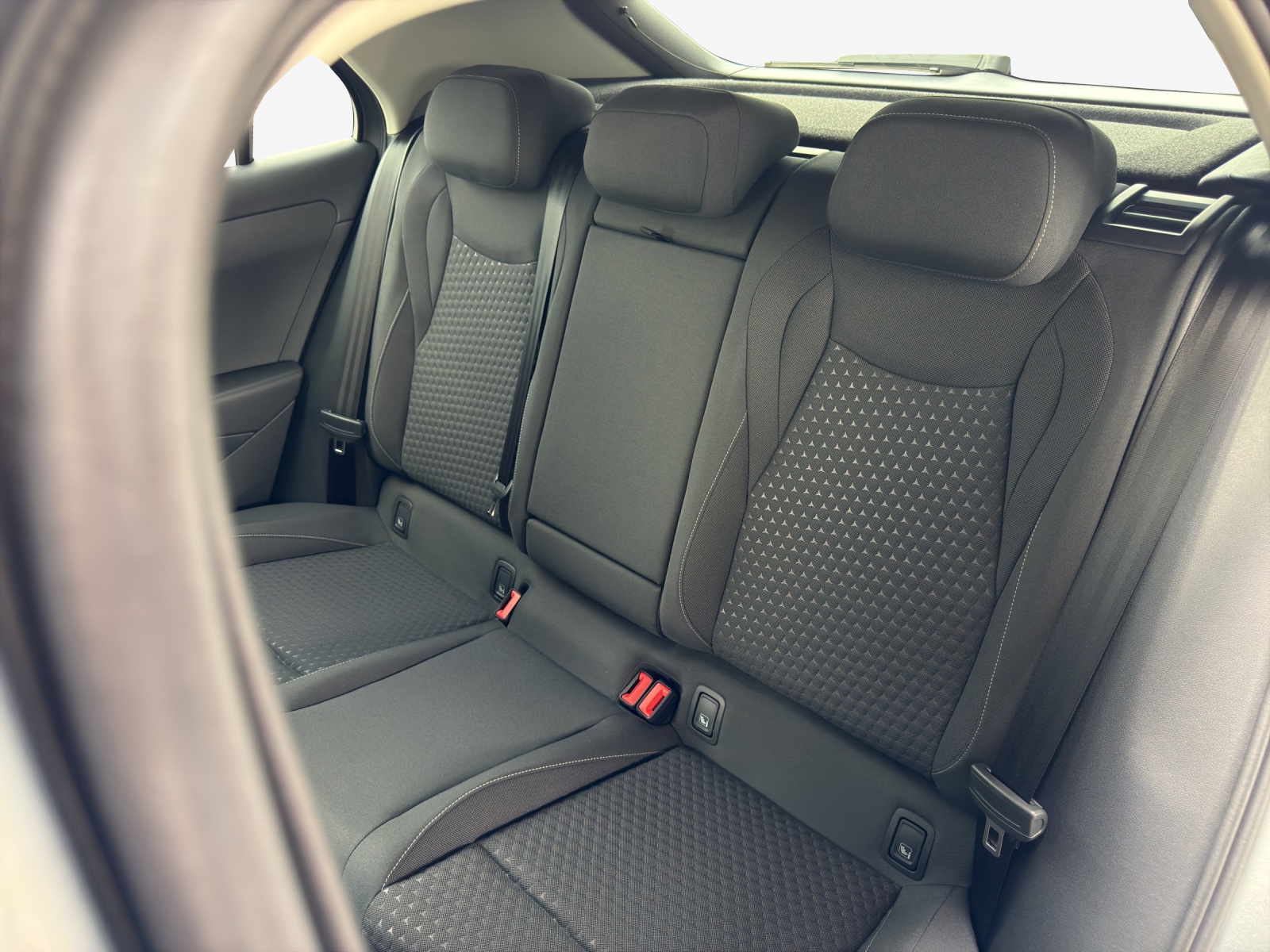 VW T-Roc 1.5 eTSI mHEV Life DSG-image-11