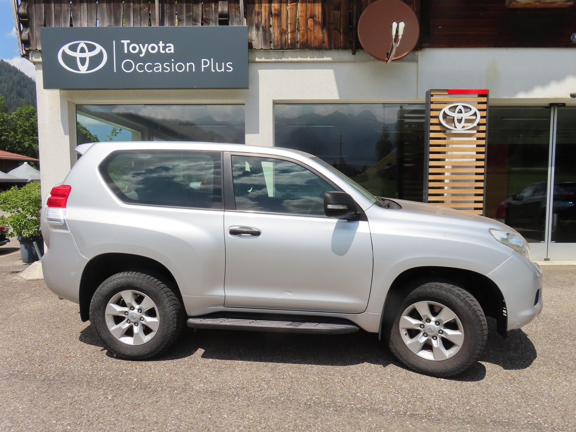 TOYOTA Land Cruiser 3.0 D-4D Linea Luna-image-2