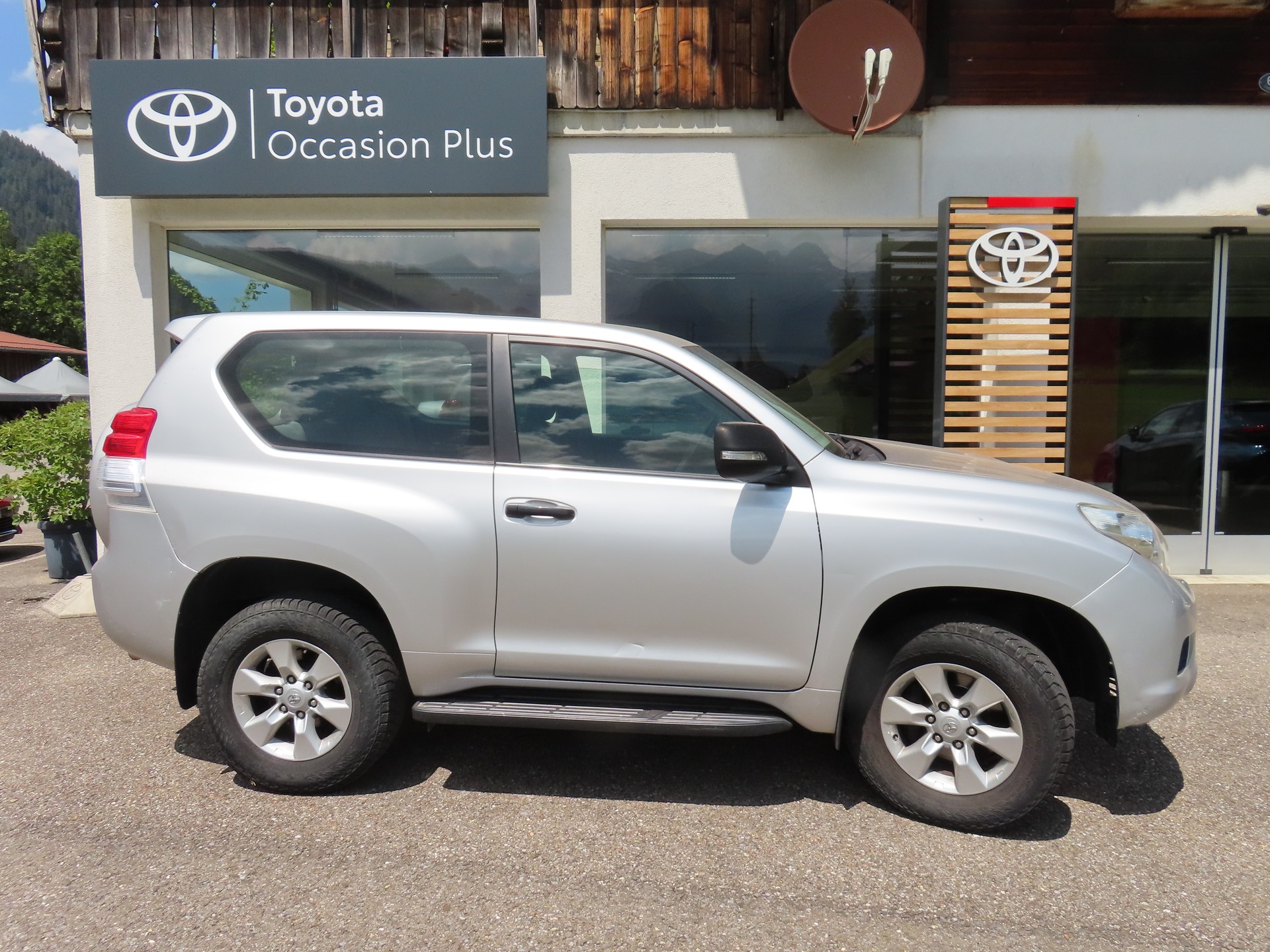 TOYOTA Land Cruiser 3.0 TD Linea Luna Automatic-image-2