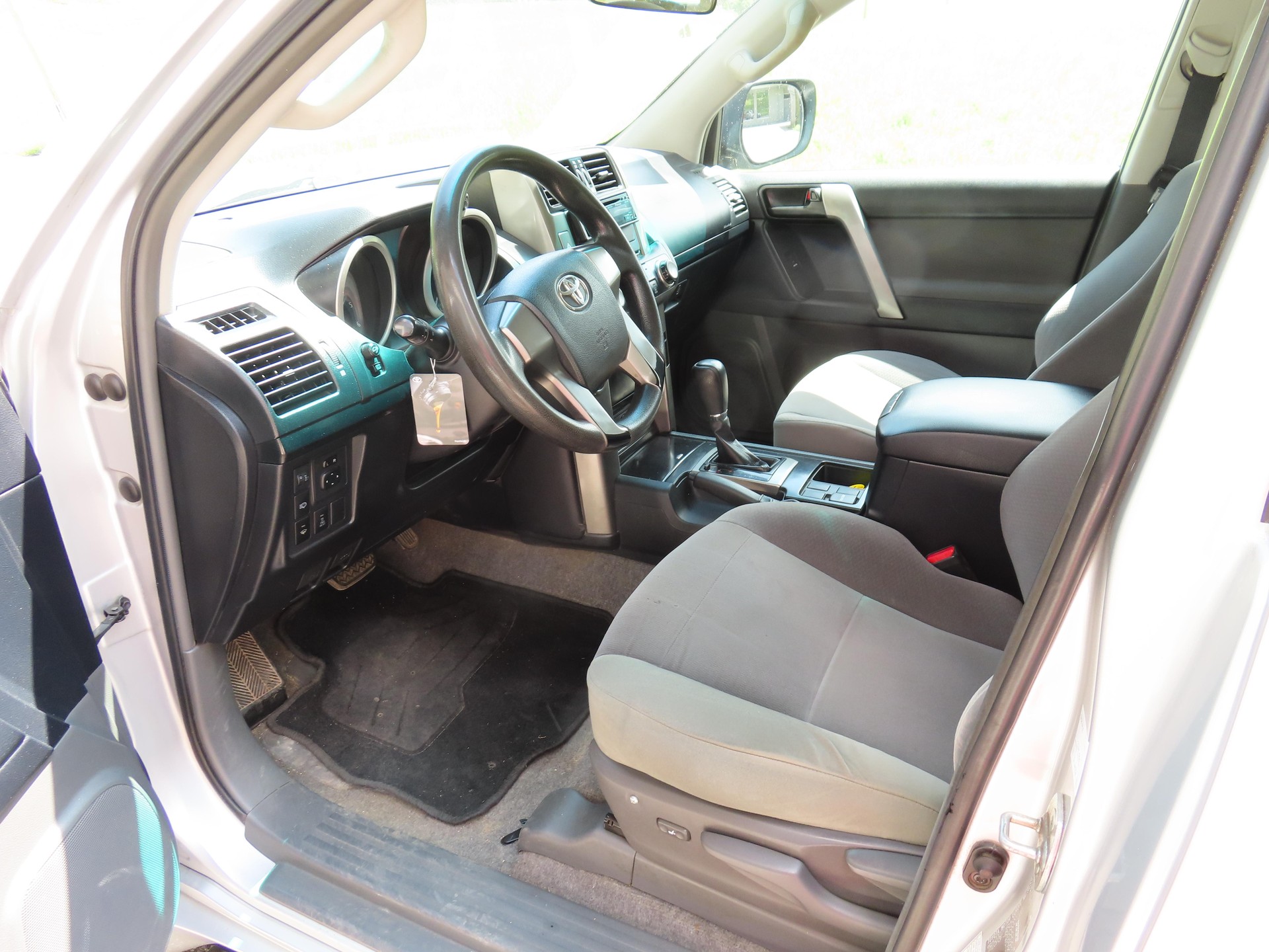 TOYOTA Land Cruiser 3.0 D-4D Linea Luna-image-5