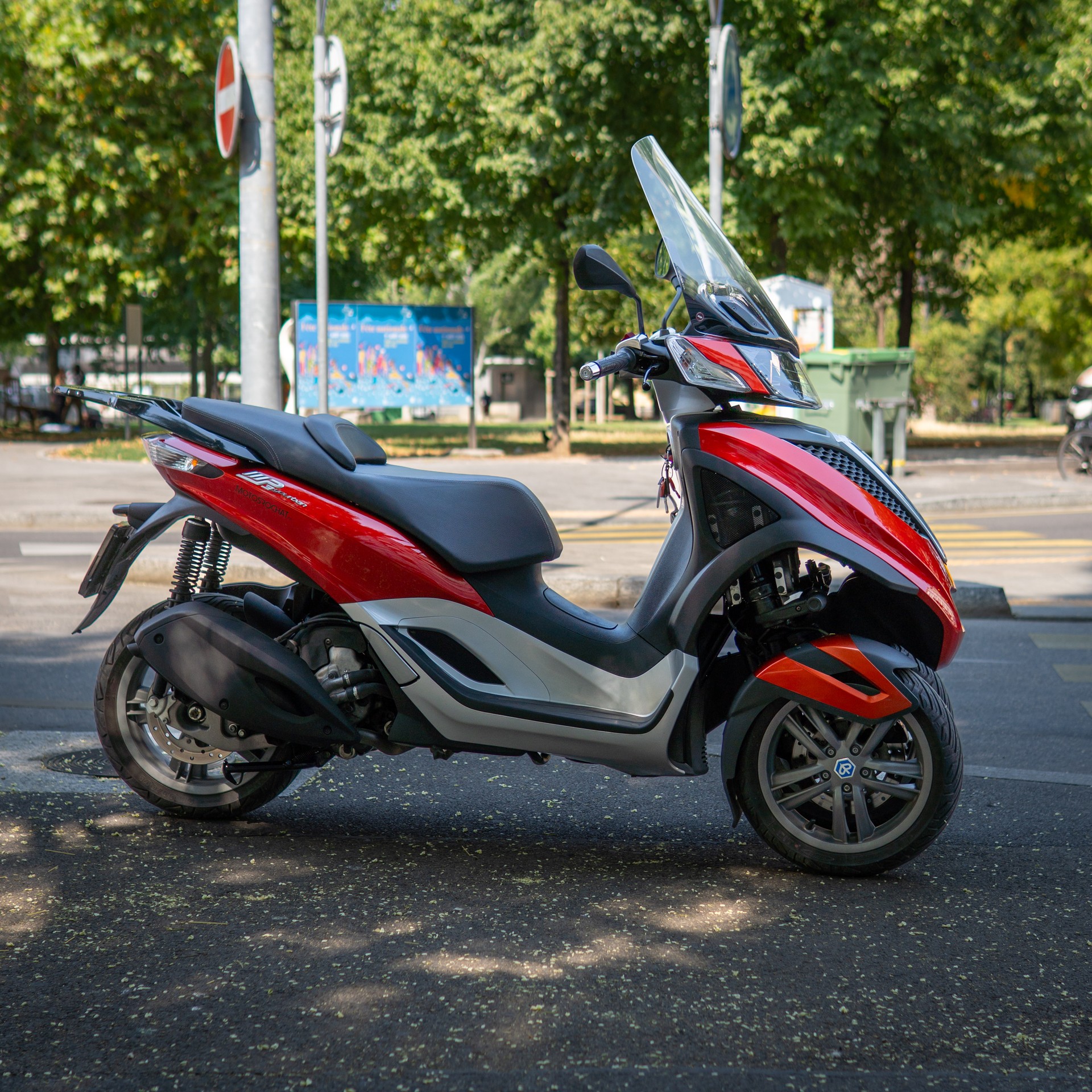 PIAGGIO MP3 Yourban Sport 300 i.e.-image-3