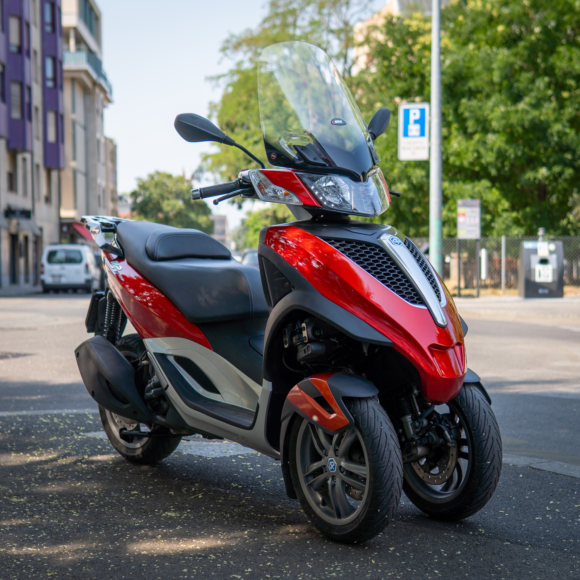 PIAGGIO MP3 Yourban Sport 300 i.e.-image-2