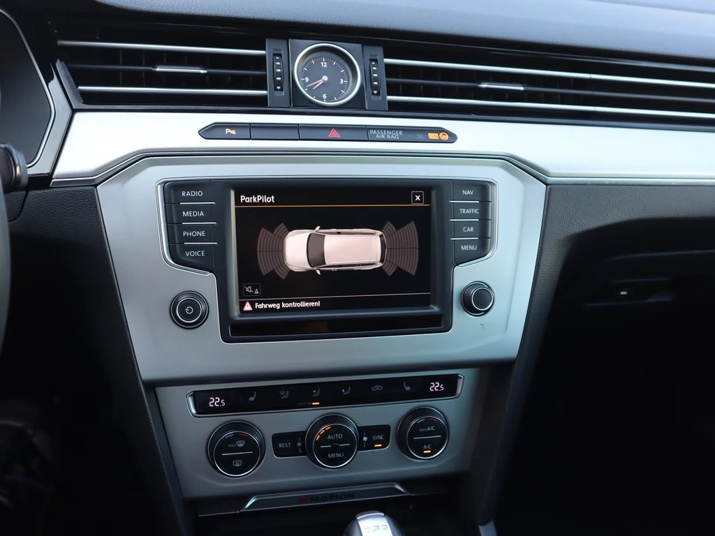 VW Passat Variant 2.0 TDI BMT Highline DSG 4Motion ** Voll-Leder ** Gr.Navi ** PDC ** Abstandsregelsysteme ** Ab MFK & Service-image-8