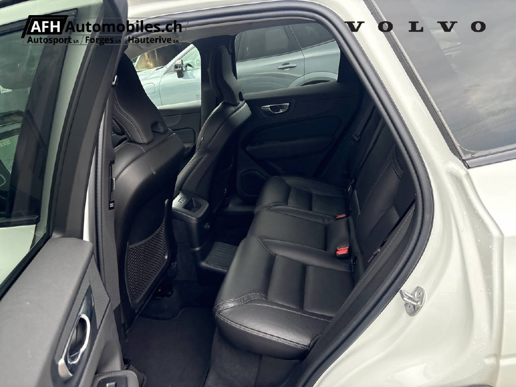 VOLVO XC60 2.0 T6 TE Plus Dark eAWD-image-14