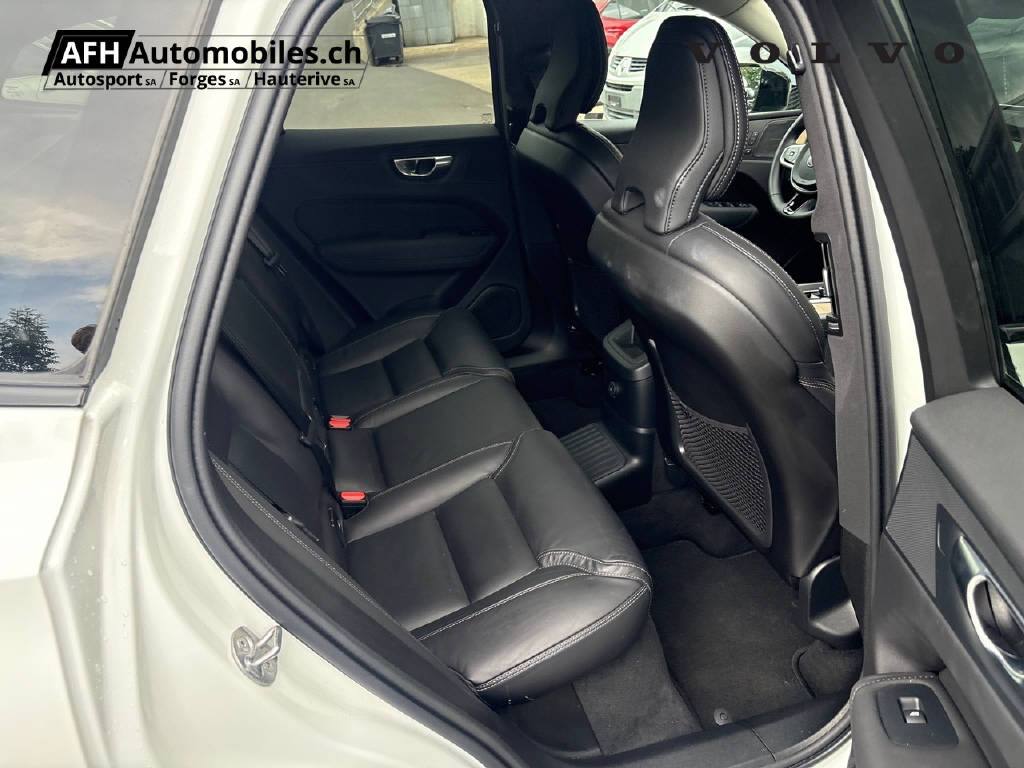 VOLVO XC60 2.0 T6 TE Plus Dark eAWD-image-11