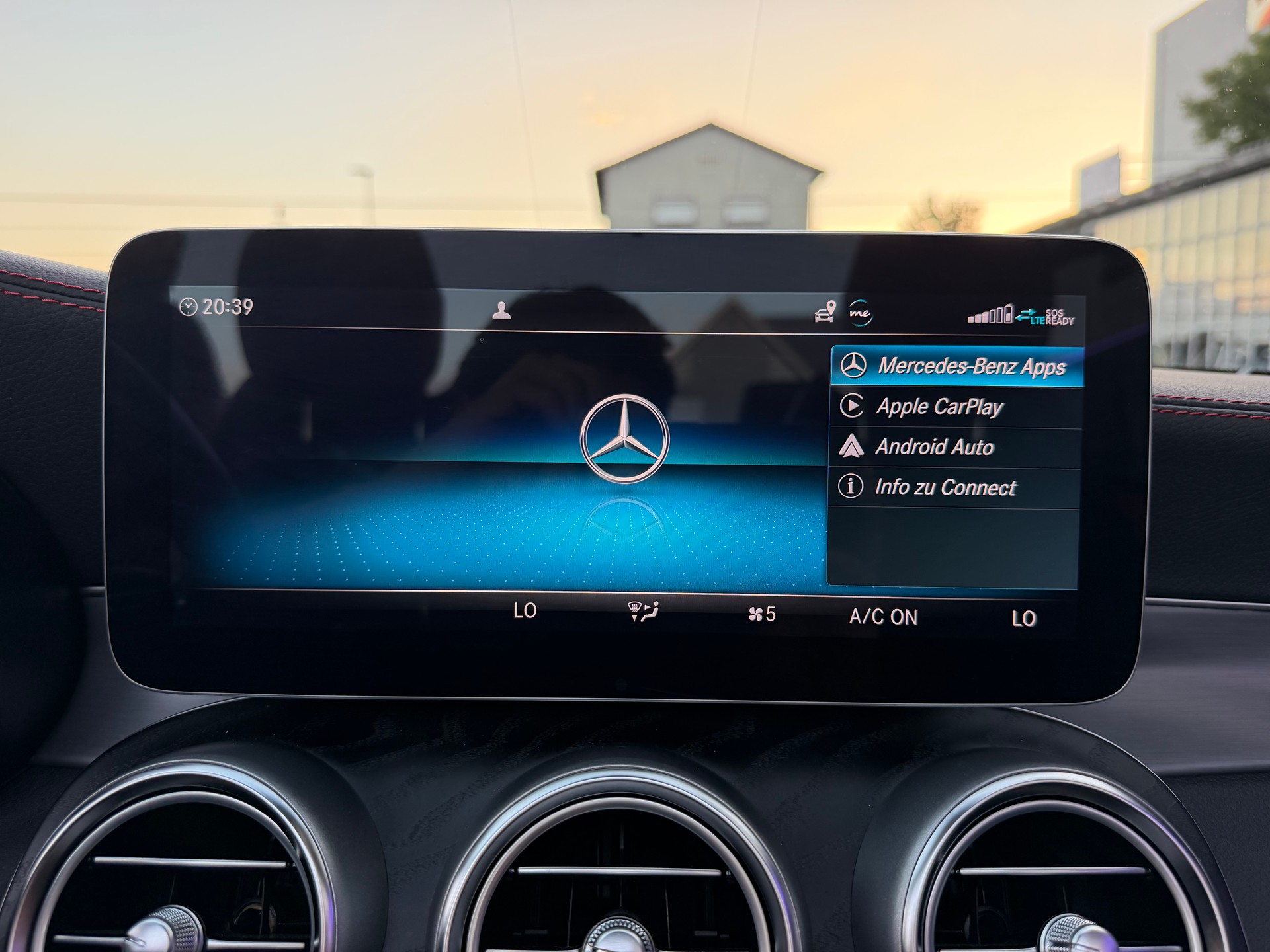 MERCEDES-BENZ C 200 AMG Line + Premium + Cabriolet 4Matic 9G-Tronic-image-17