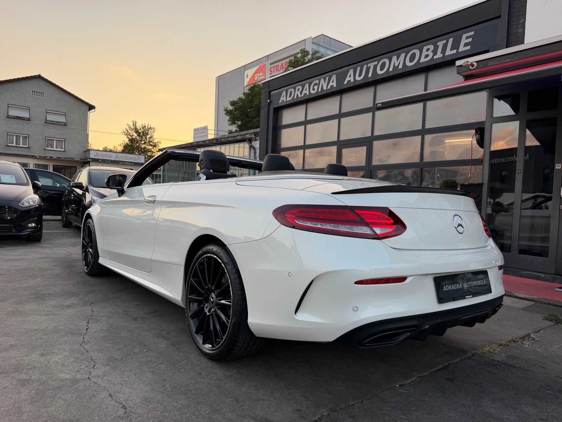 MERCEDES-BENZ C 200 AMG Line + Premium + Cabriolet 4Matic 9G-Tronic-image-5