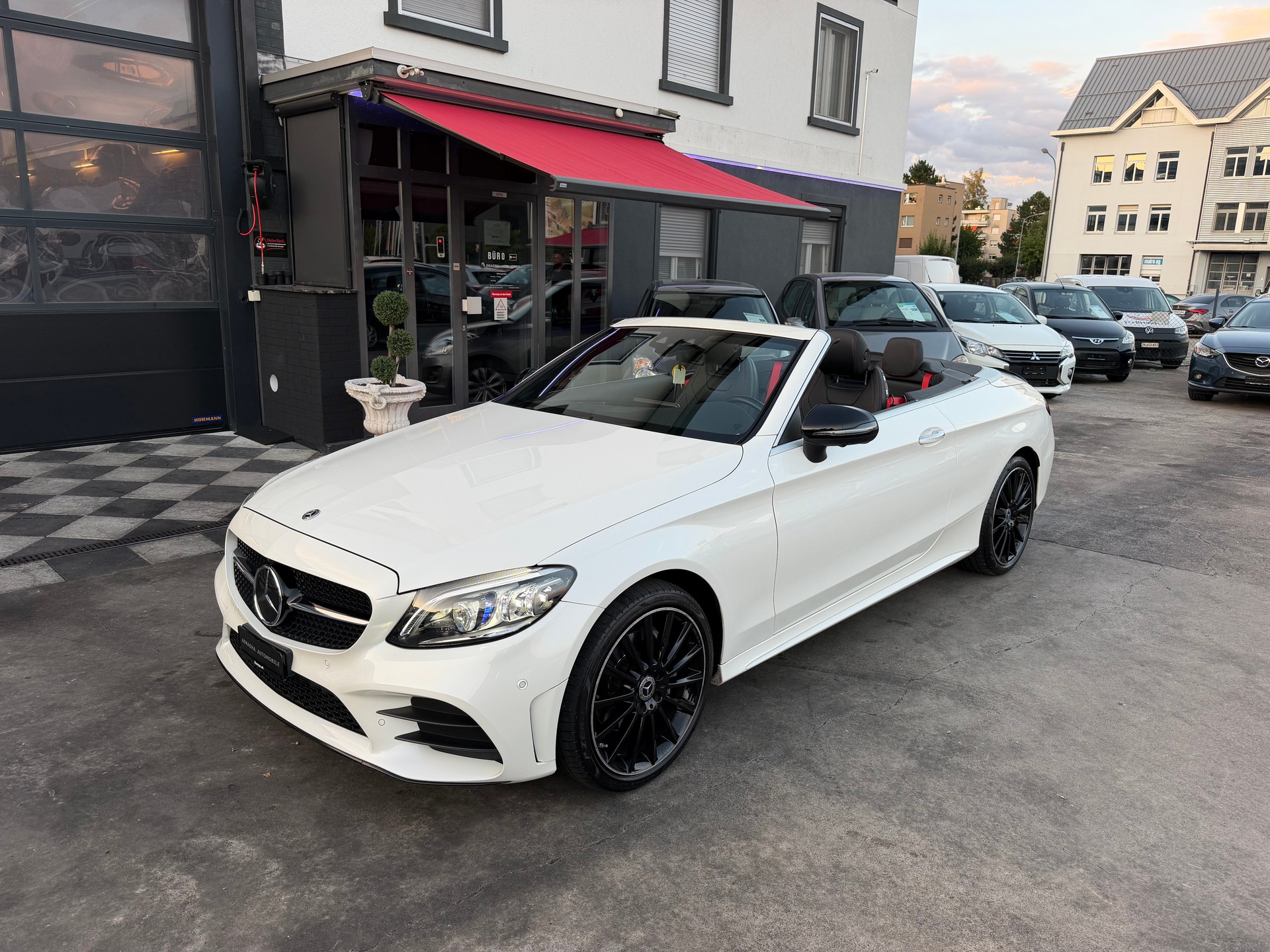 MERCEDES-BENZ C 200 AMG Line + Premium + Cabriolet 4Matic 9G-Tronic-image-3