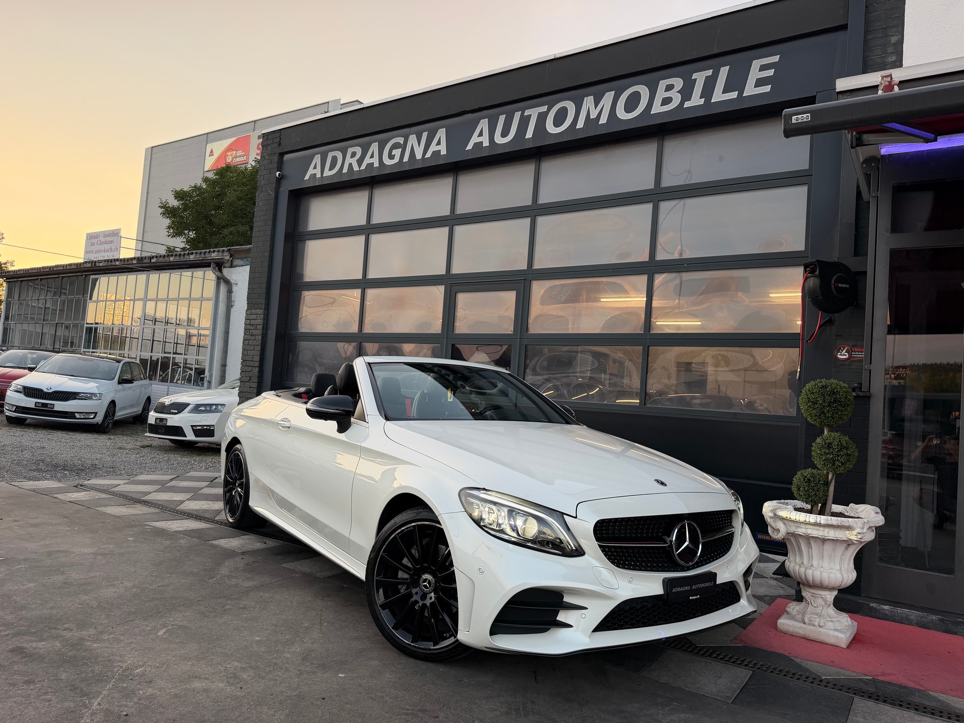MERCEDES-BENZ C 200 AMG Line + Premium + Cabriolet 4Matic 9G-Tronic-image-2