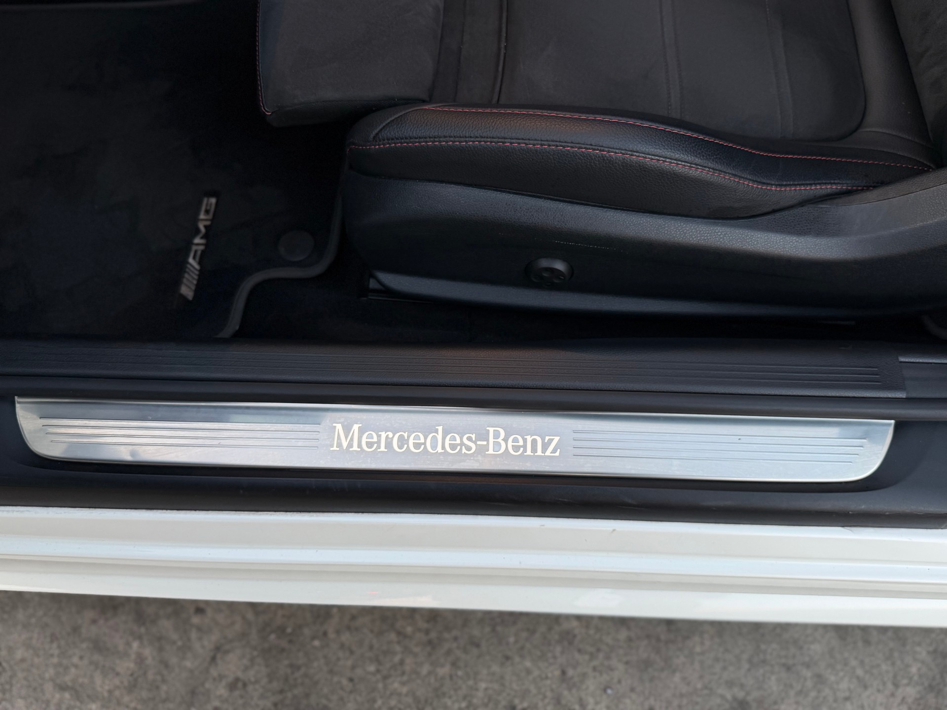 MERCEDES-BENZ C 200 AMG Line + Premium + Cabriolet 4Matic 9G-Tronic-image-12