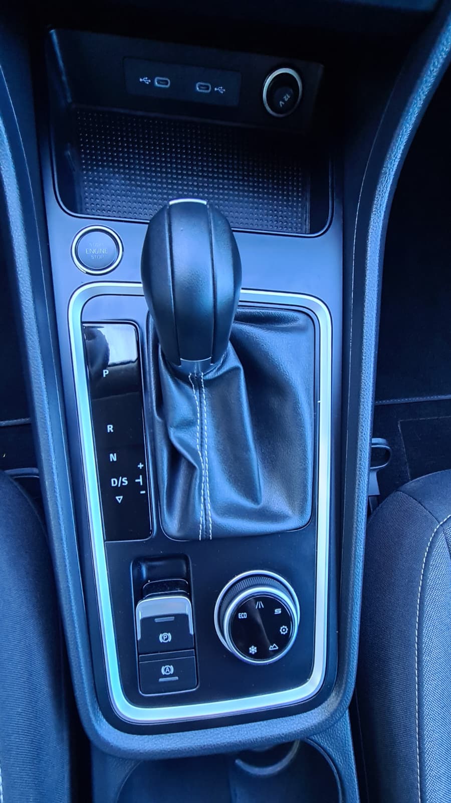 SEAT Ateca 2.0 TDI CR Style 4Drive DSG ** Gr-Navi ** RF-Kamera ** Virtual Cockpit ** Neues Modell **-image-9