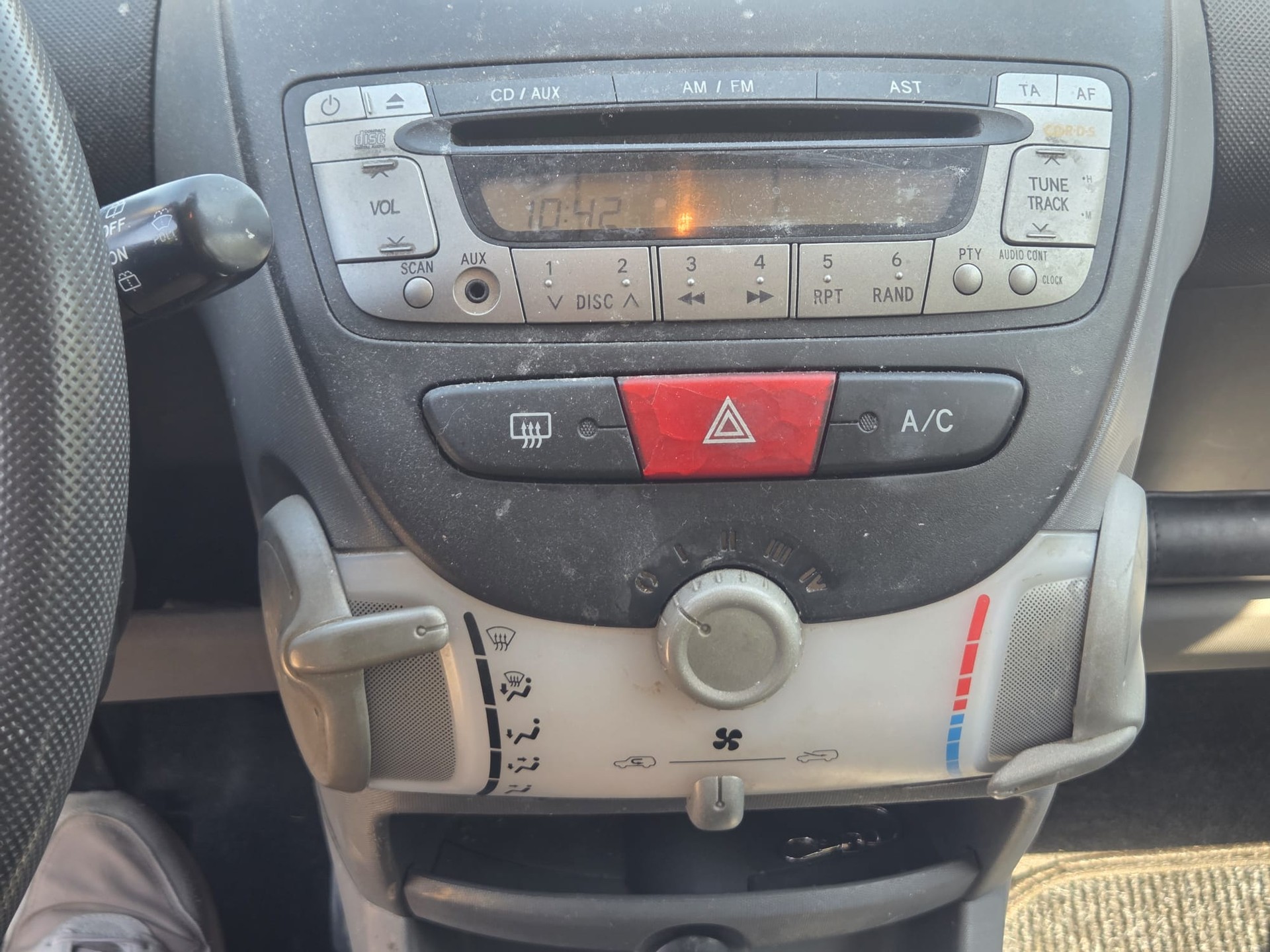 TOYOTA Aygo 1.0 Linea Terra-image-7