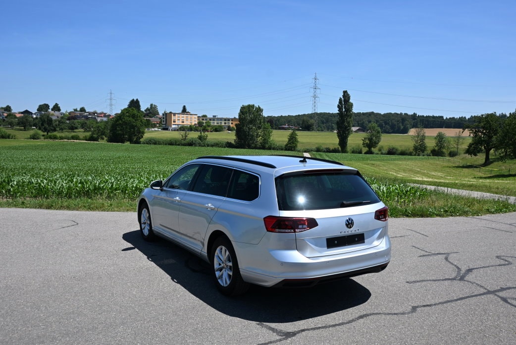 VW Passat Variant 2.0 TDI Business DSG-image-3
