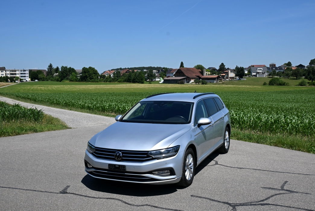 VW Passat Variant 2.0 TDI Business DSG-image-0